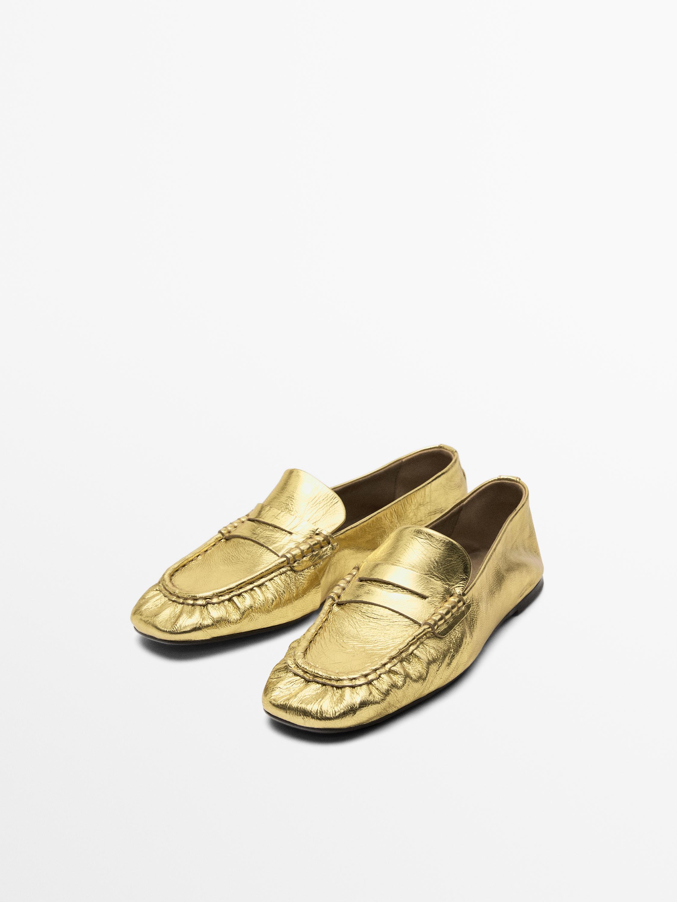 حذاء لوفر بشريط ذهبي