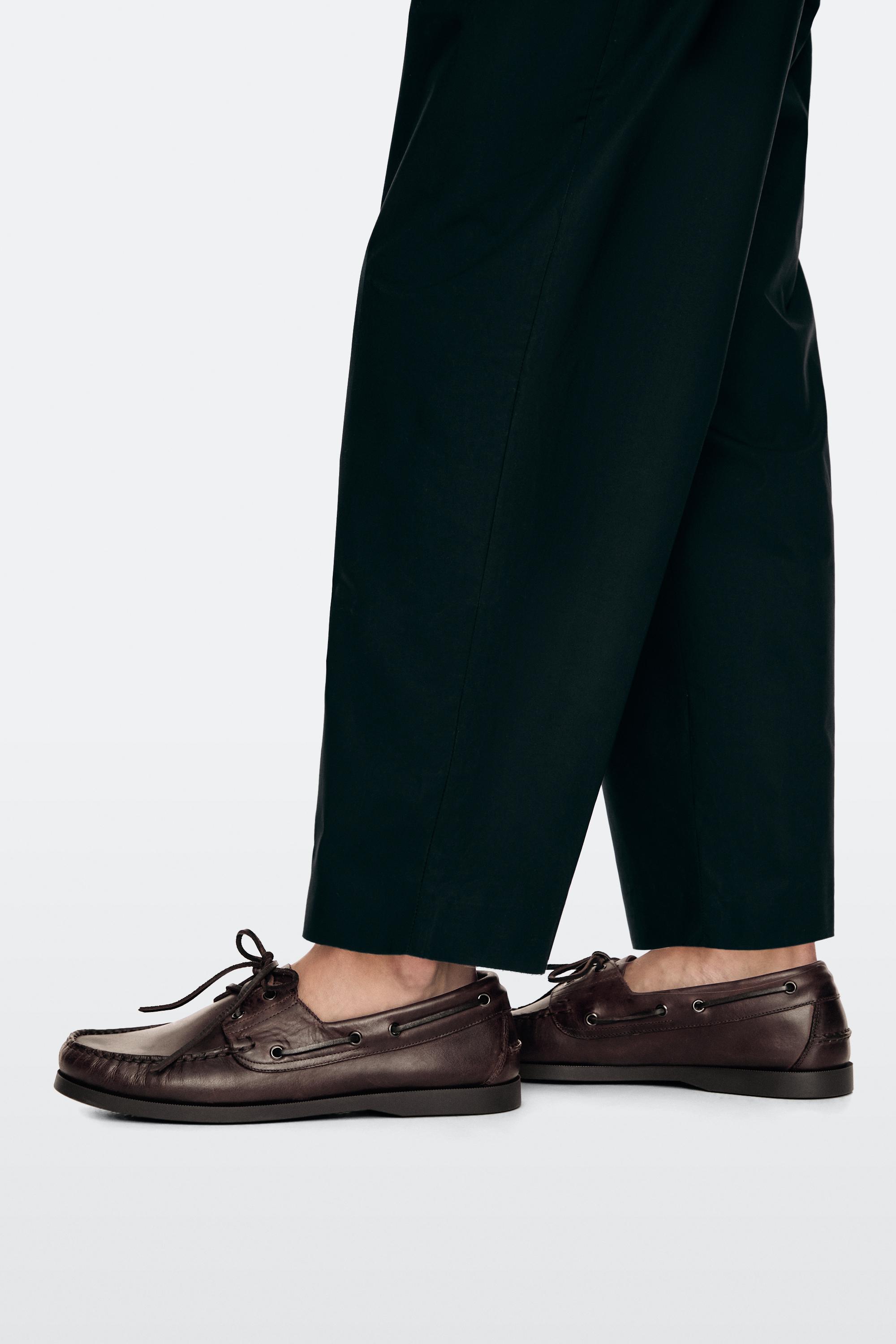 Oiled leather boat shoe