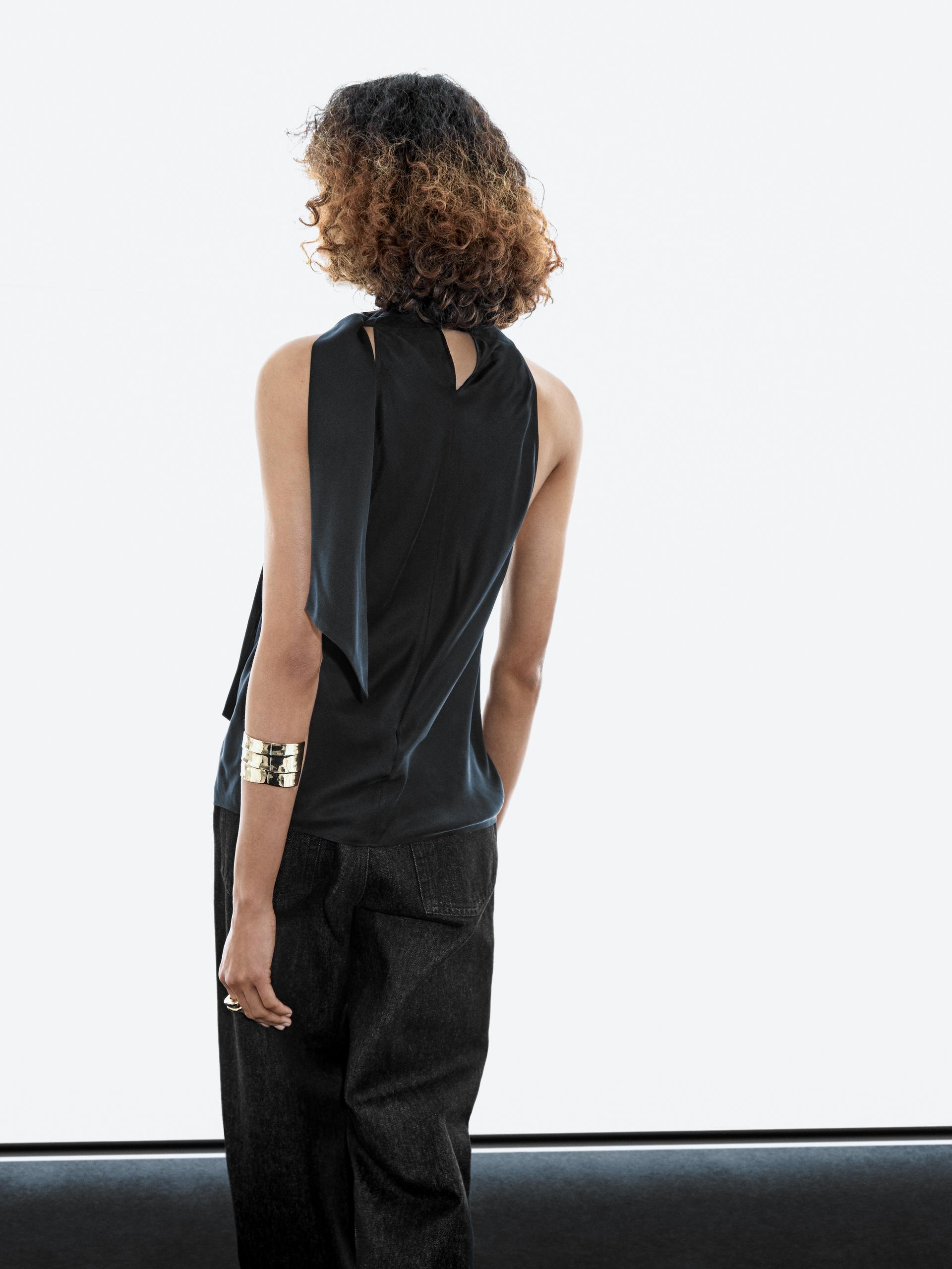 Top Z Mieszanki Jedwabiu Z Drapowanym Dekoltem I Wiązaniem - Czarny - S - Massimo Dutti - Kobieta