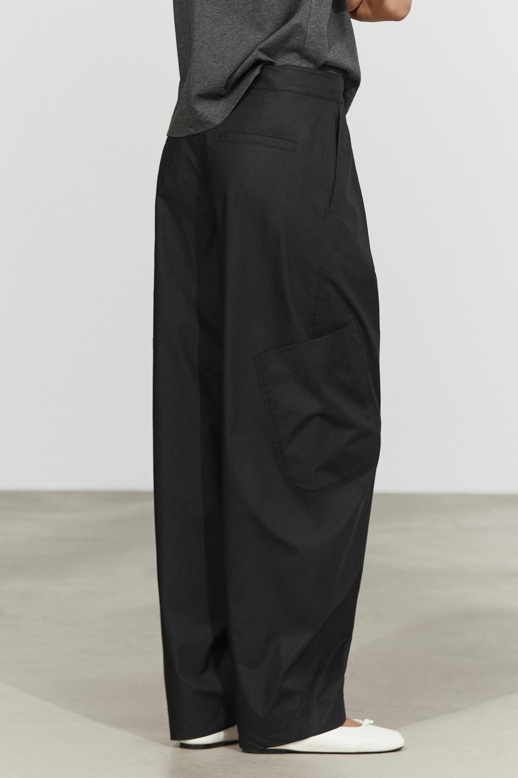 Barrel fit cargo pants — BLACK