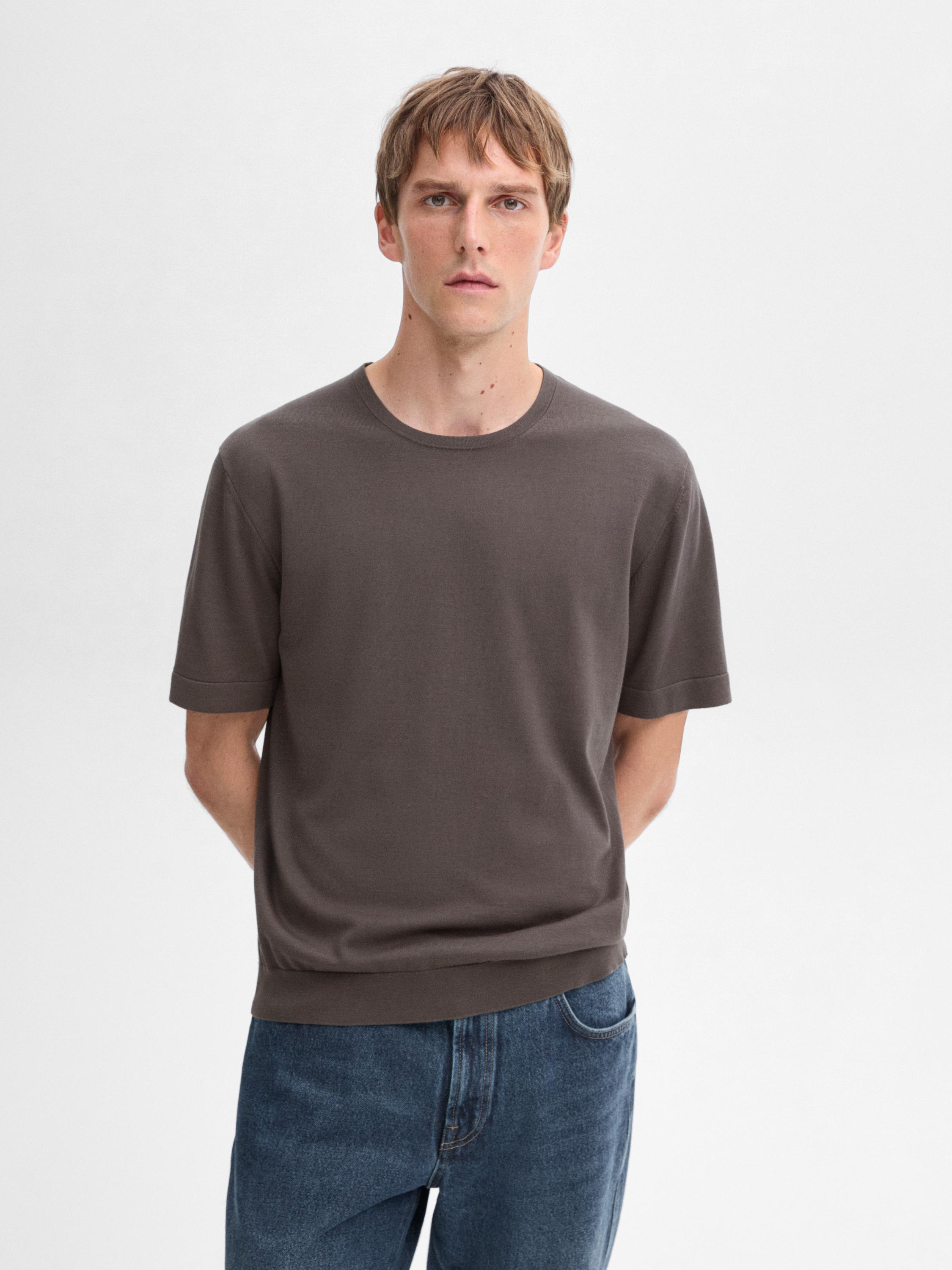 تيشرت قطن 100% بأكمام قصيرة