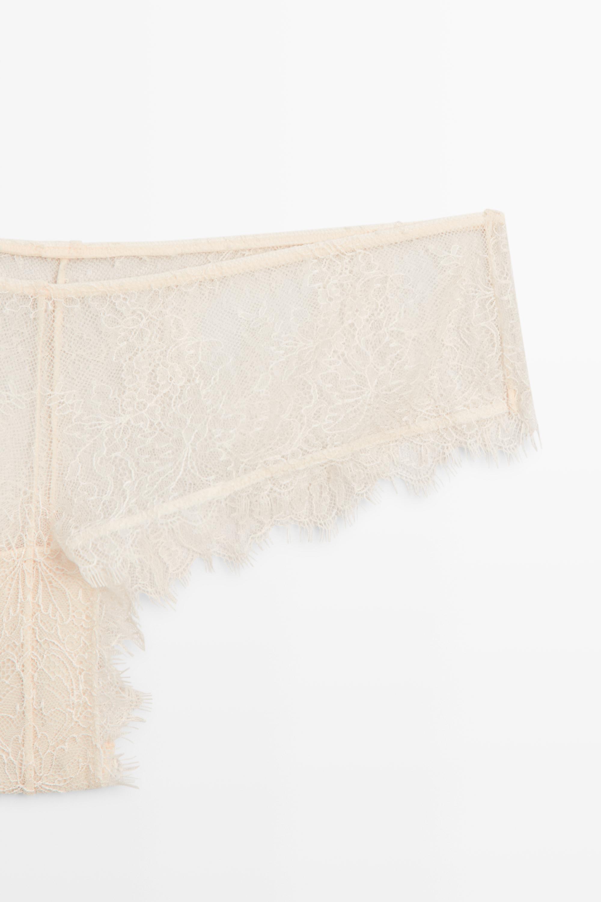 Scalloped lace culotte briefs — CREAM