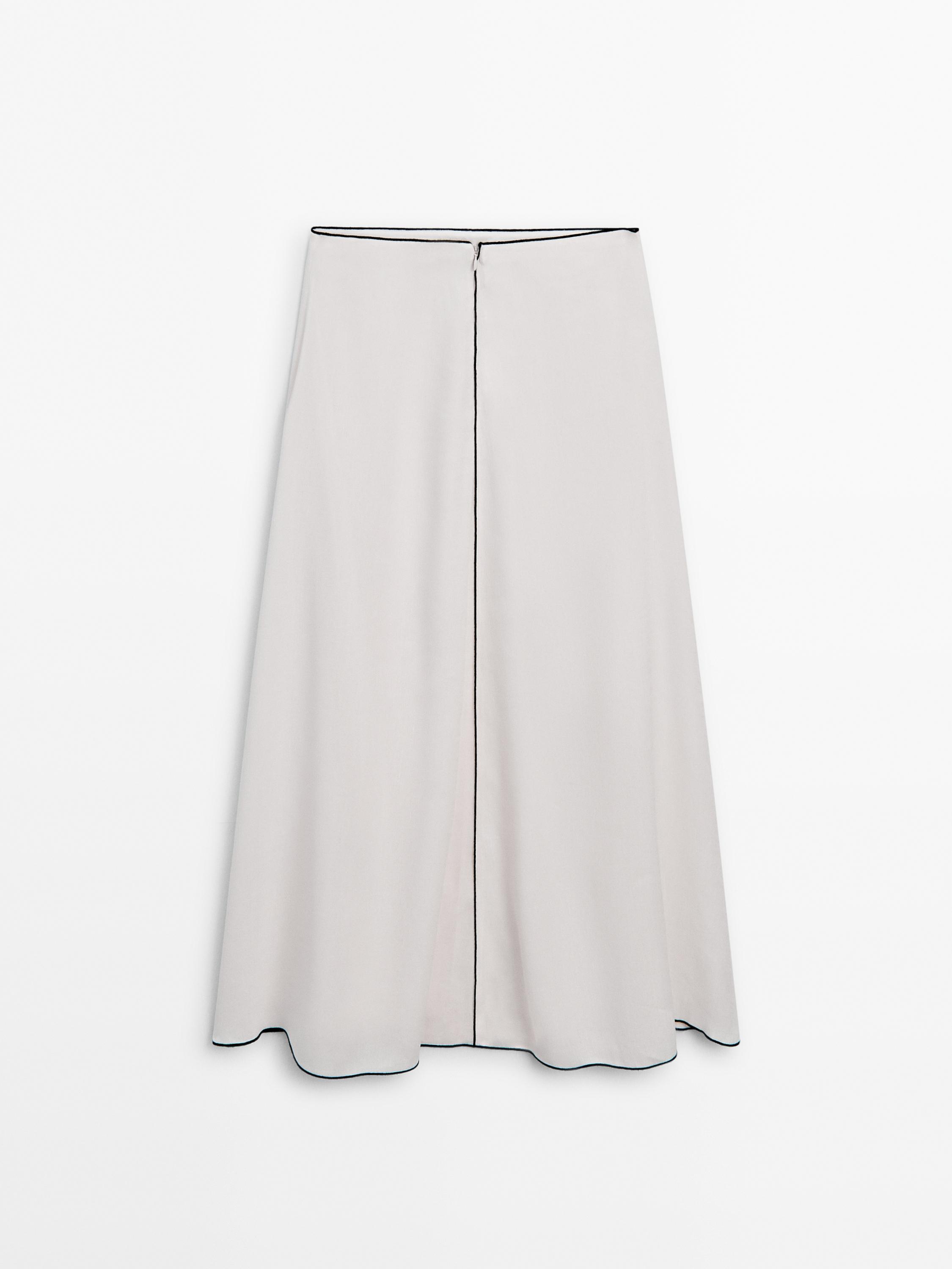 Skirt with contrast trim details