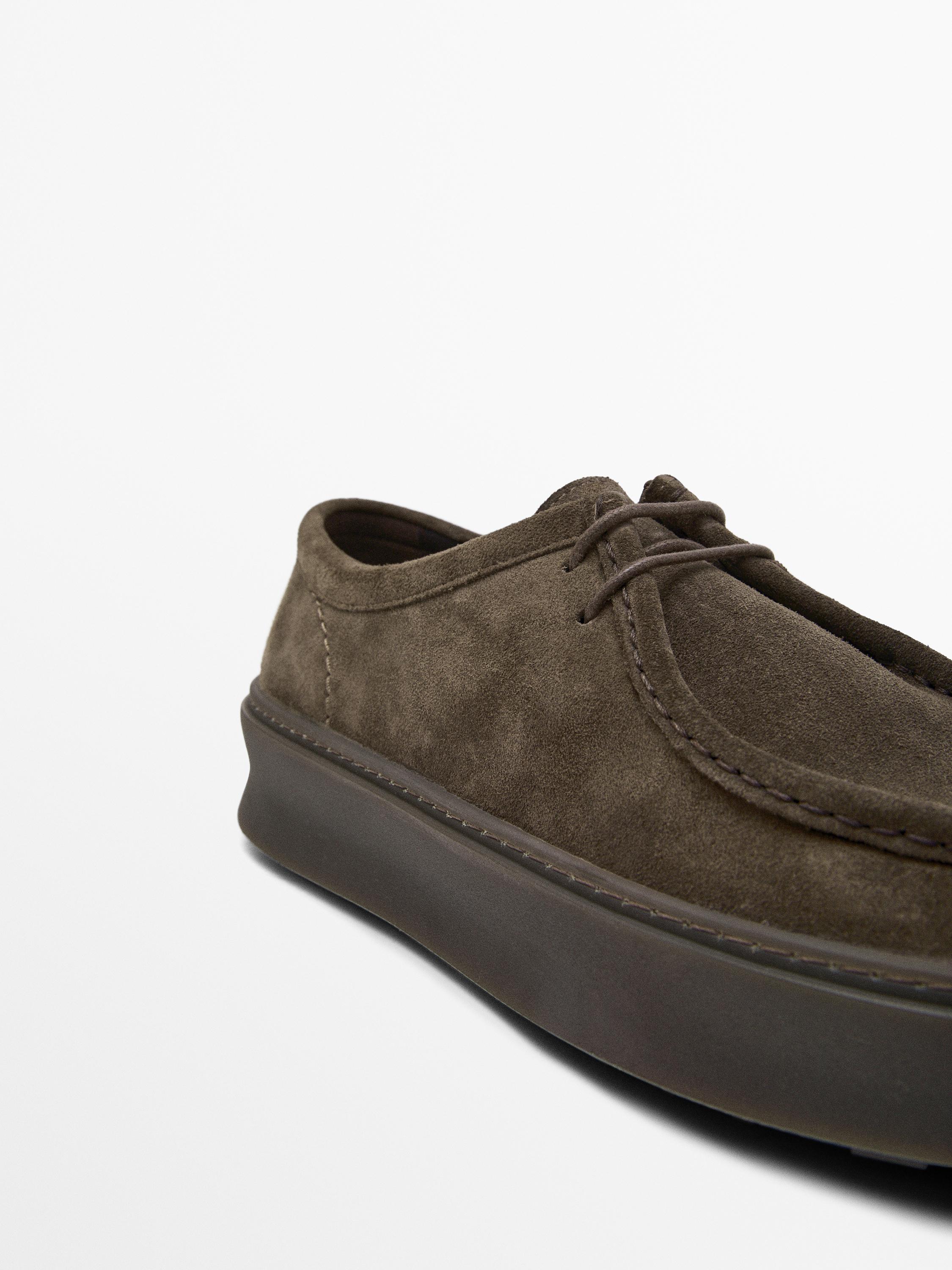 Leather shoes with moc toe