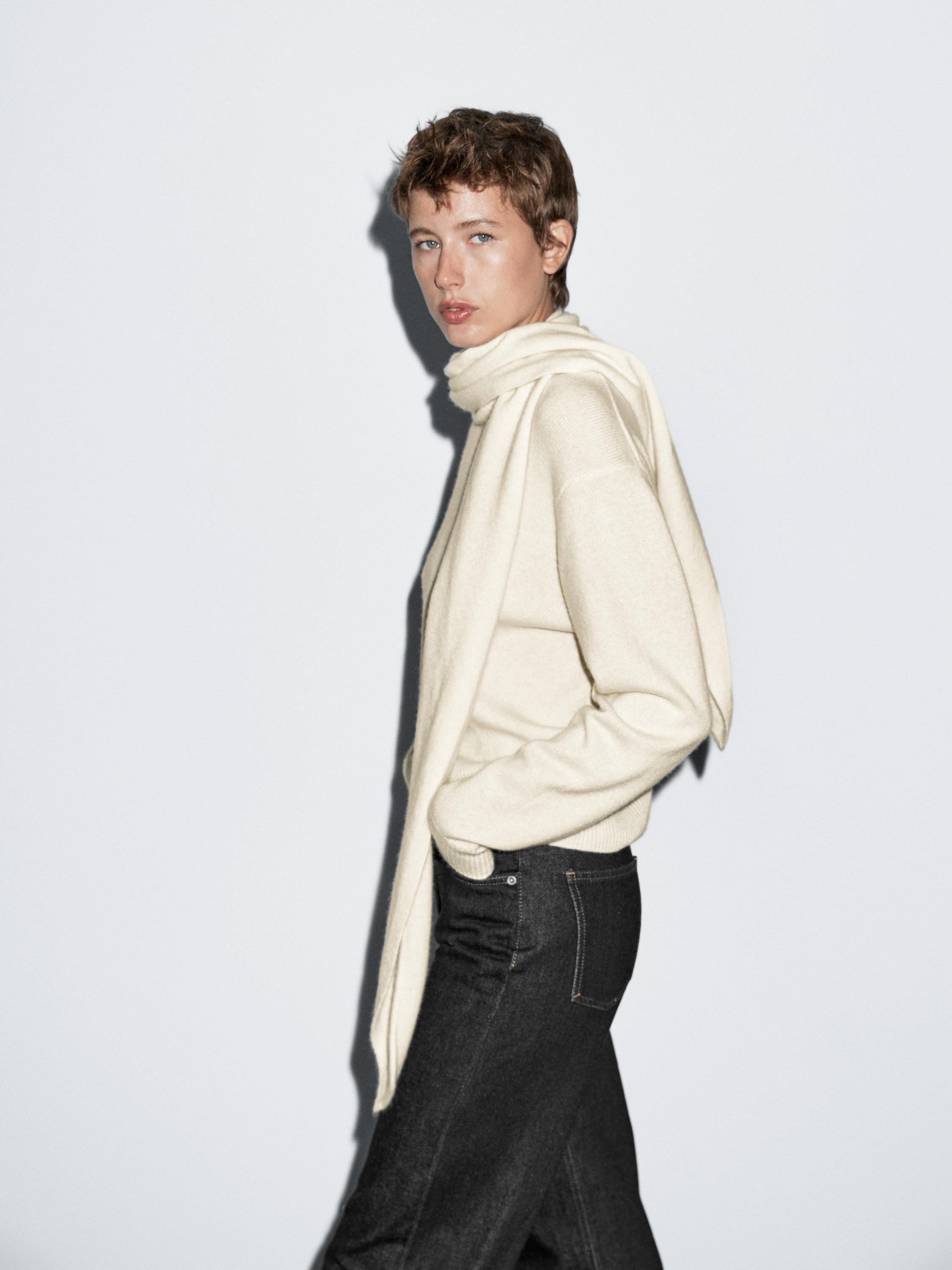 Maglia con colletto a foulard 100% cashmere
