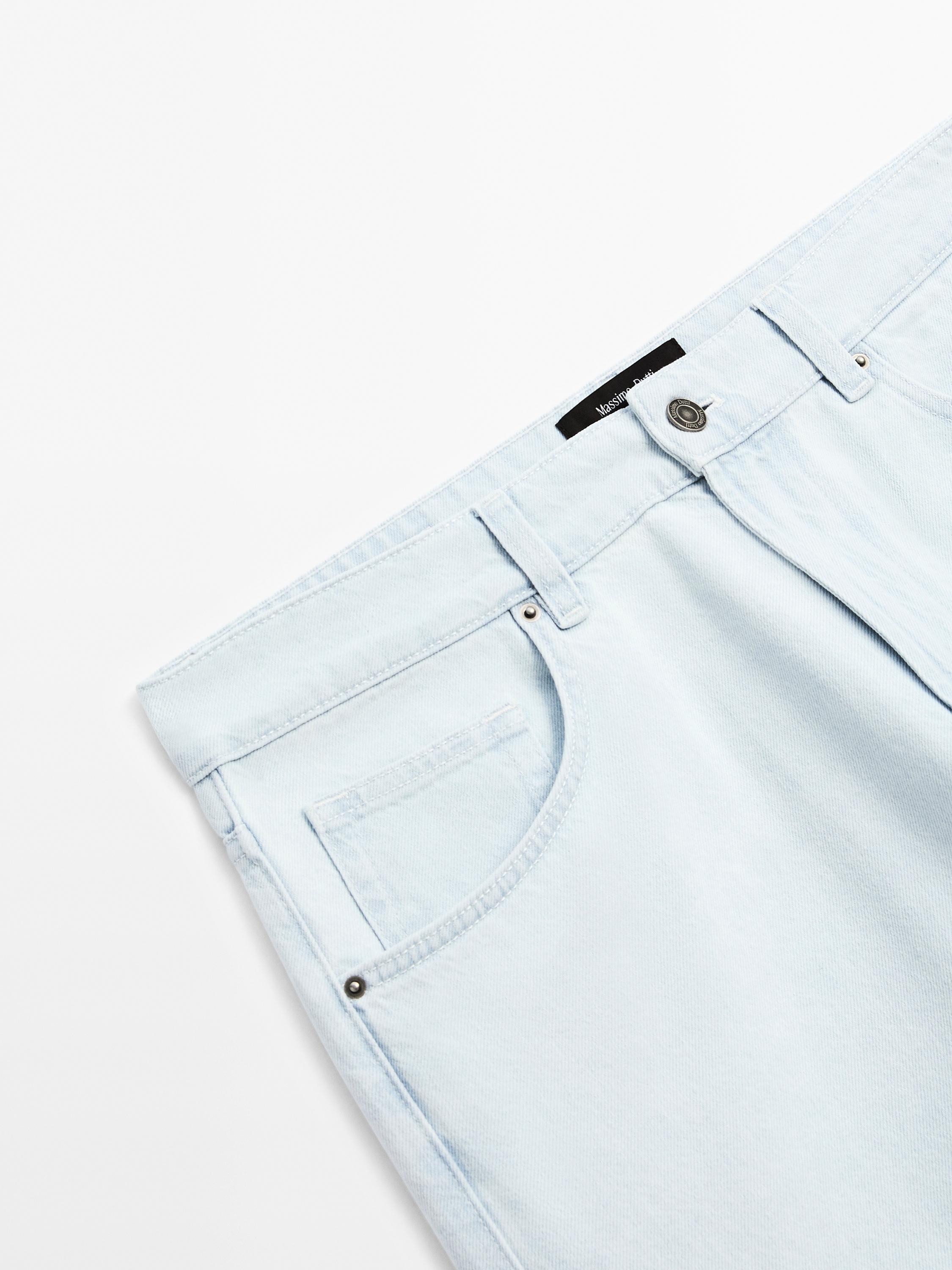 Jeansy o kroju relax fit