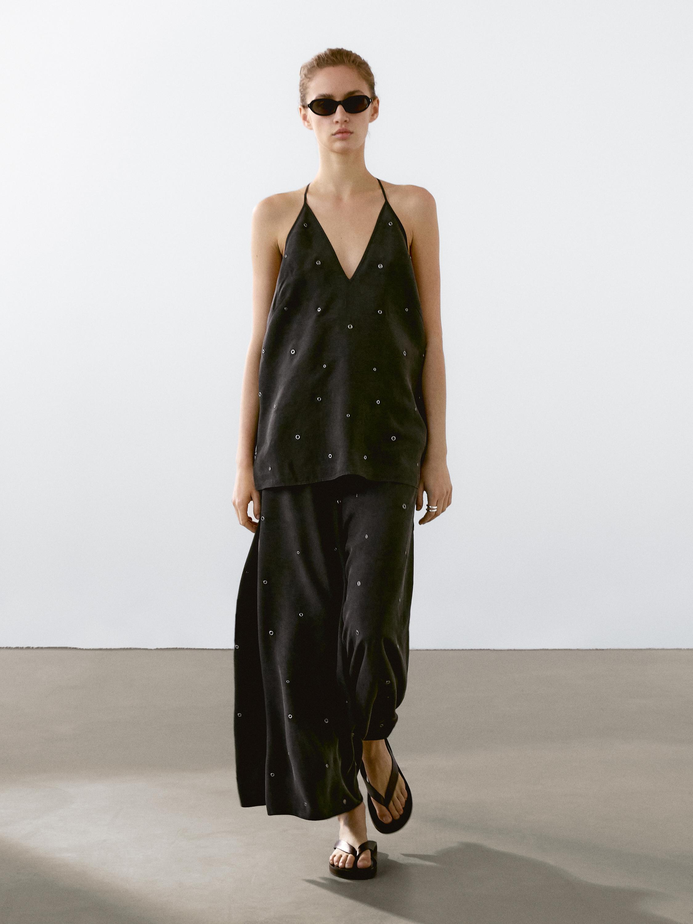 Flowing top with eyelets
