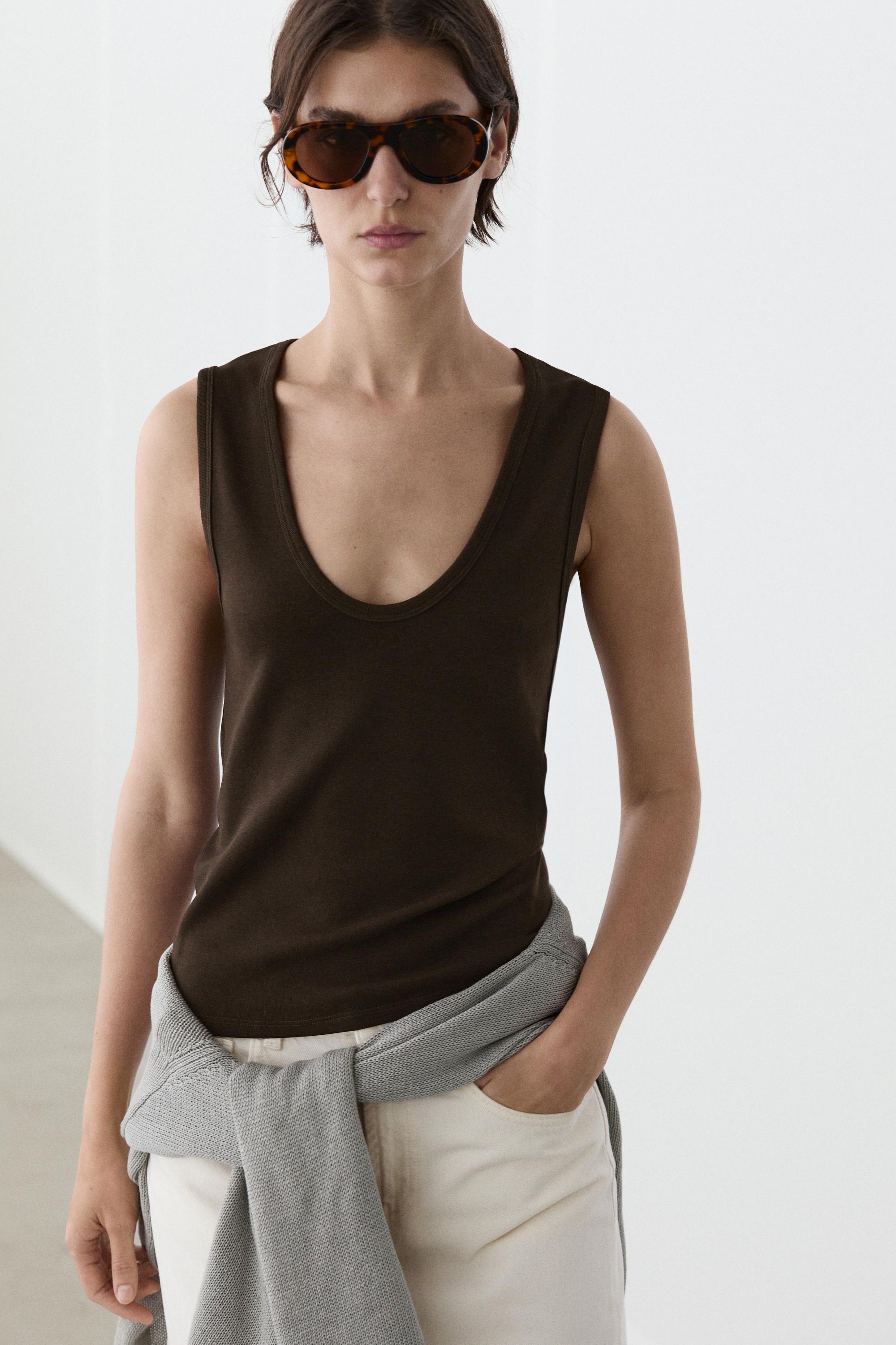 Sleeveless V-neck top