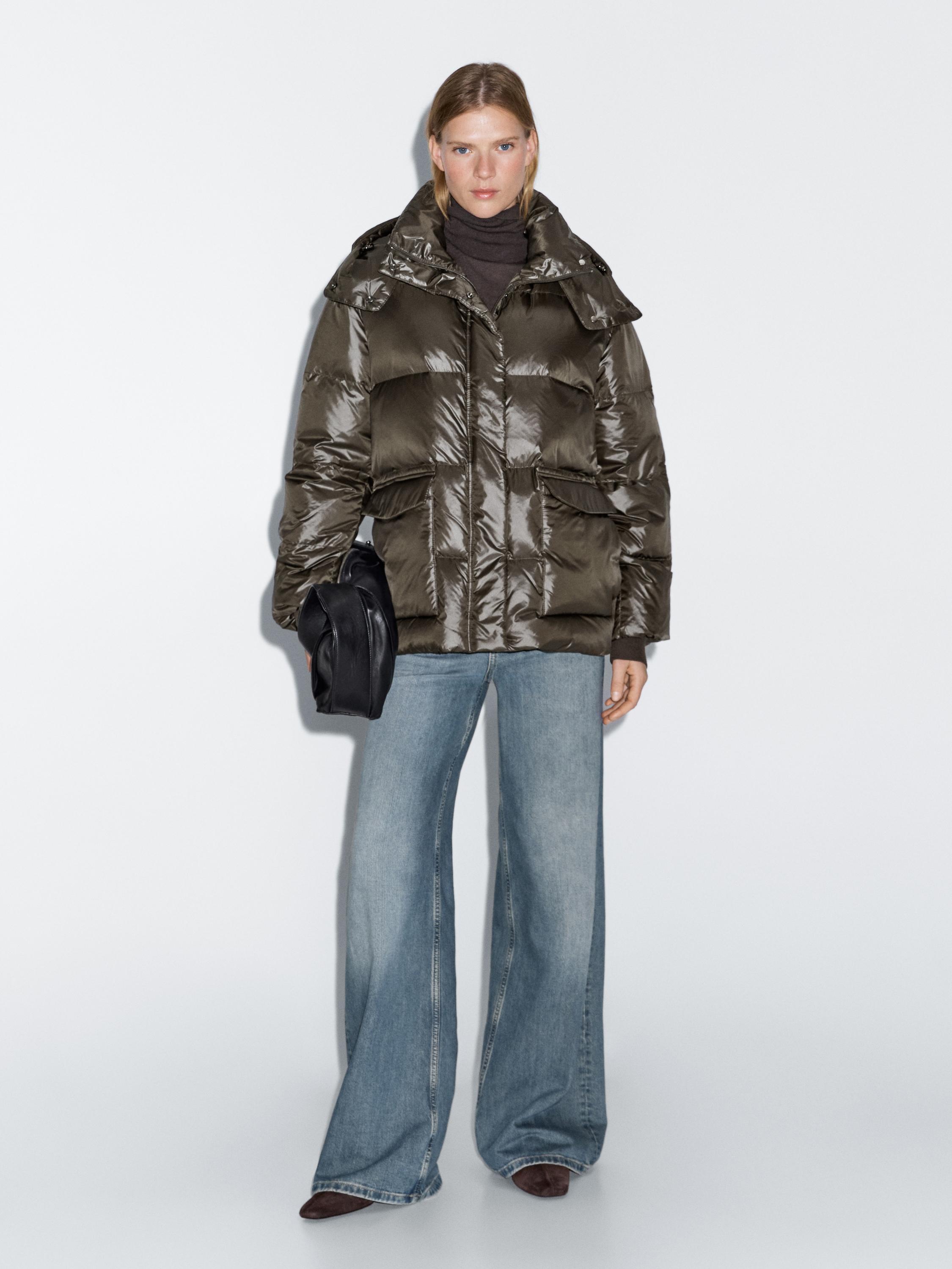 Short water-repellent puffer jacket with hood