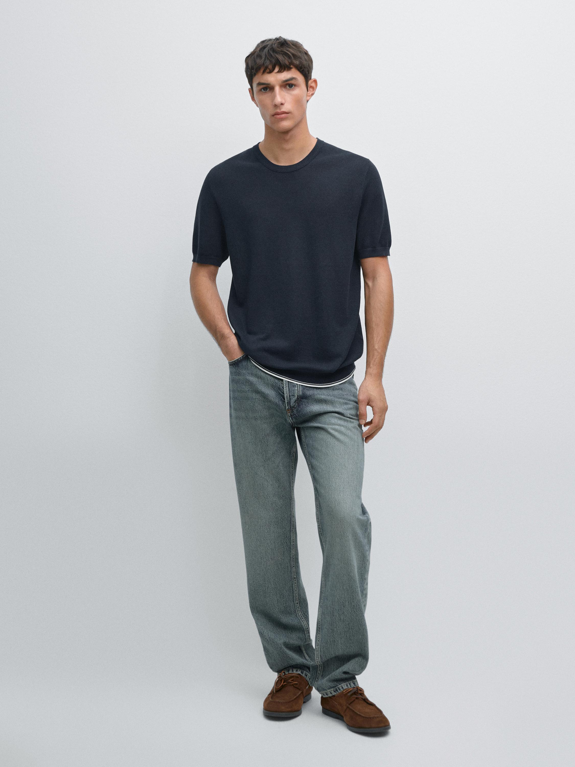 تيشرت بحياكة بارزة الملمس وأكمام قصيرة