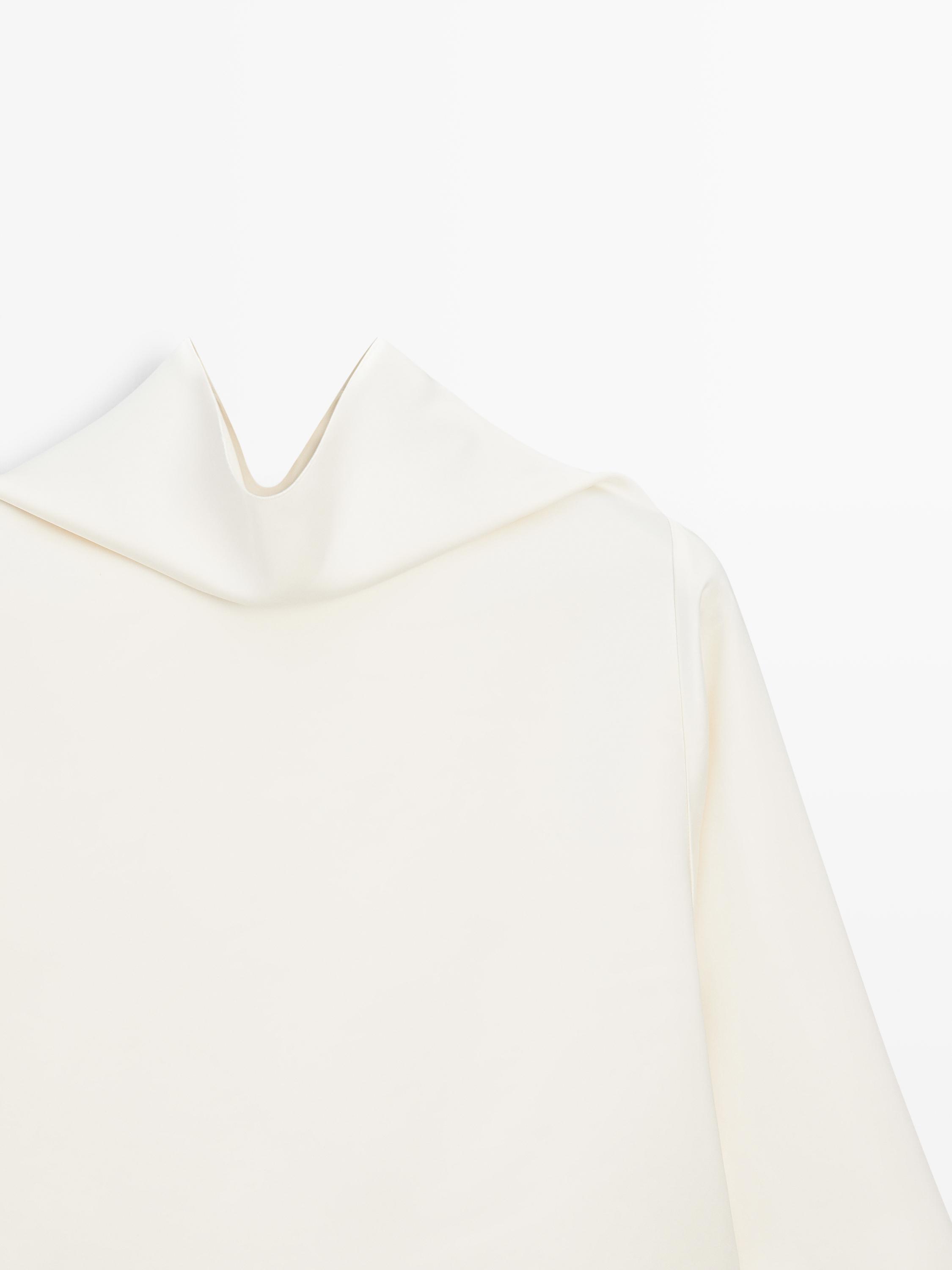 Top fluido com decote em V - COLEÇÃO STUDIO