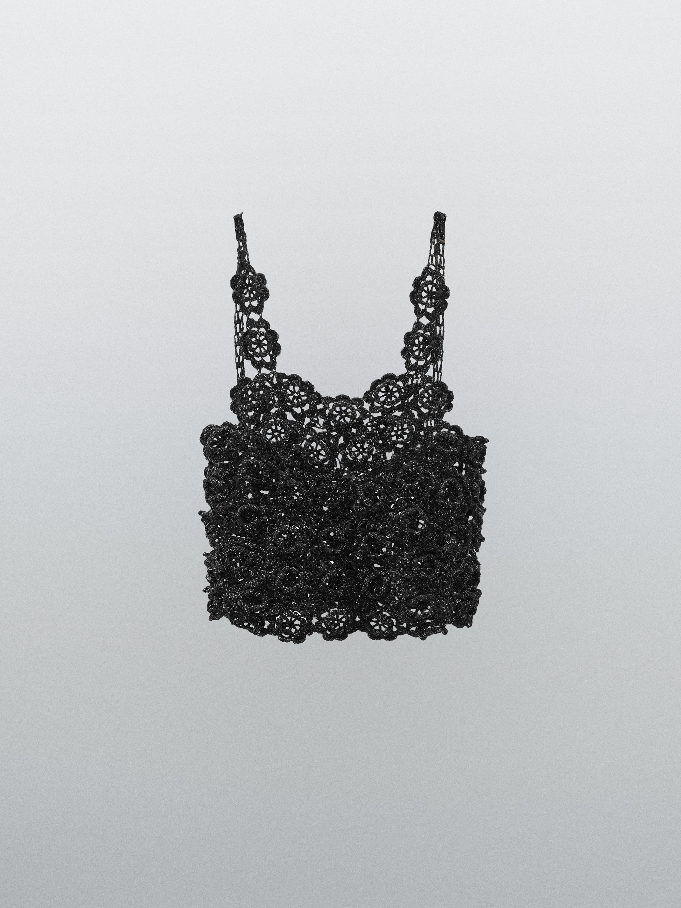 Top com pormenor de crochet de flores - Studio