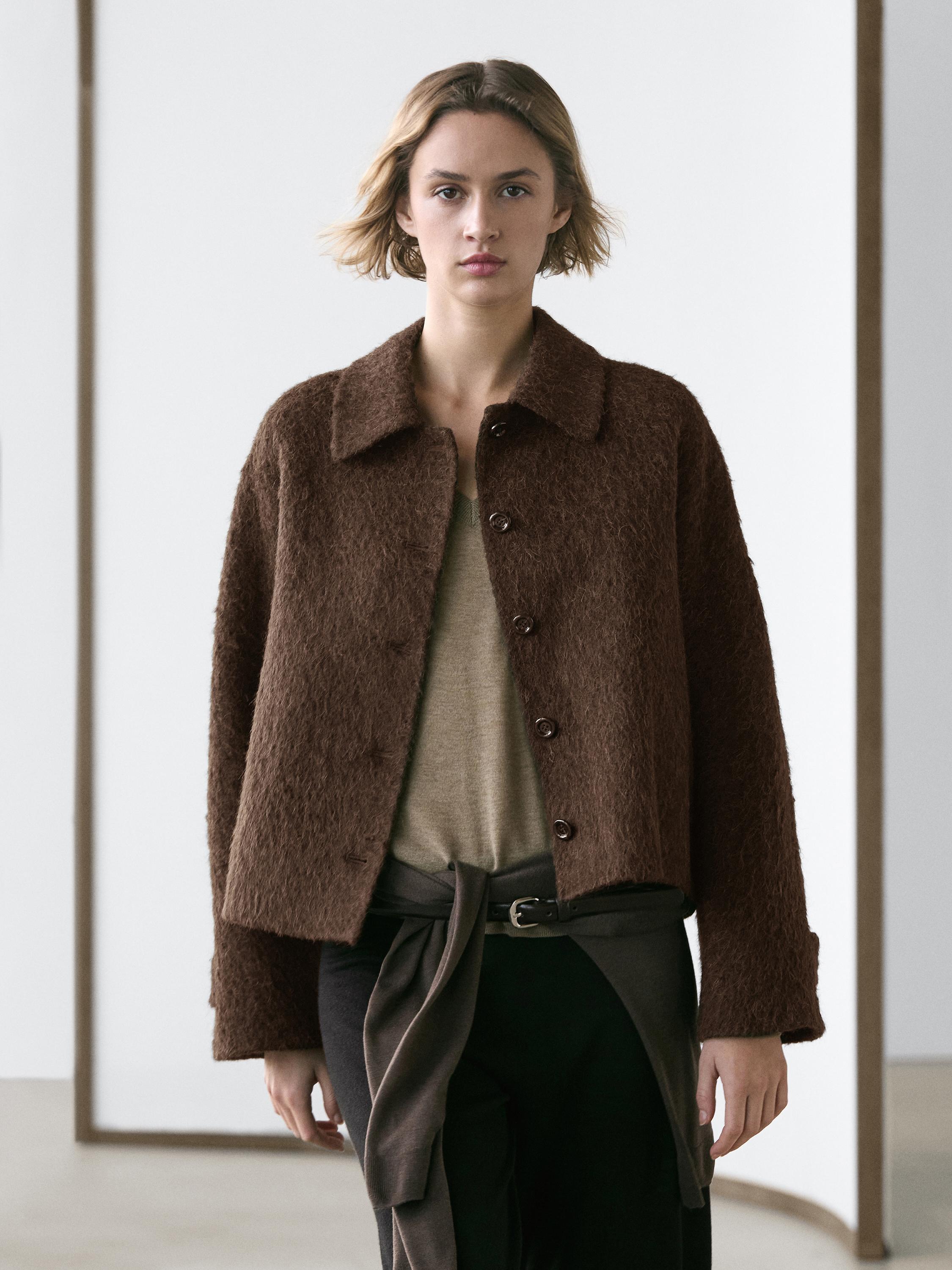 Kofta i alpackaull med skjortkrage