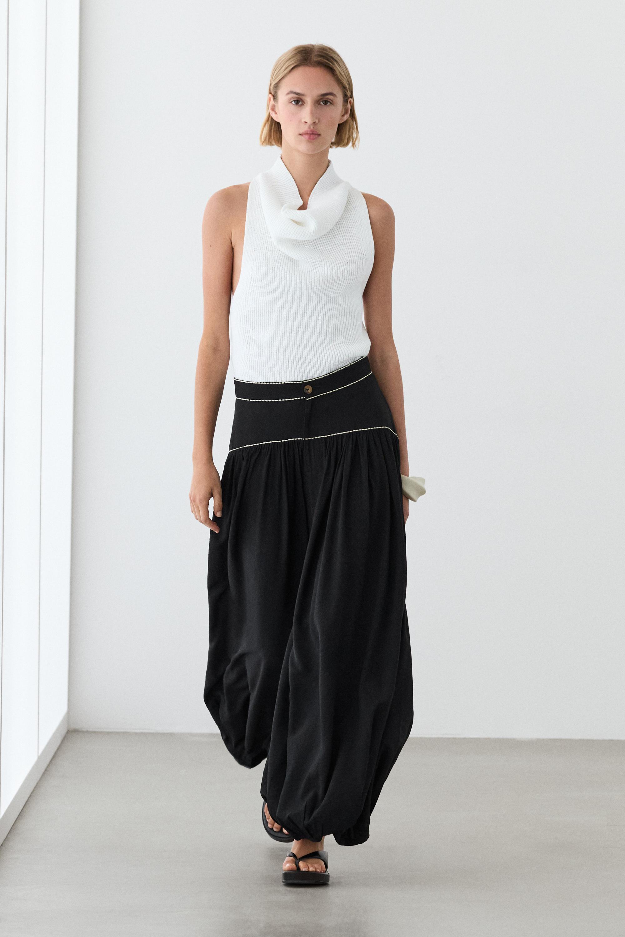 Contrast flowing trousers