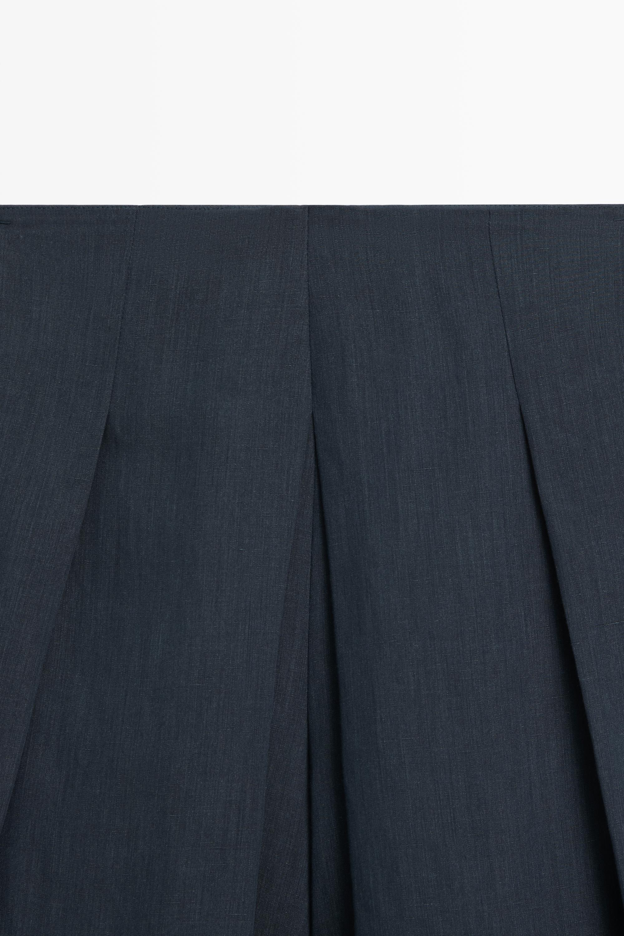 Linen blend Bermuda shorts with pleats — BLUE