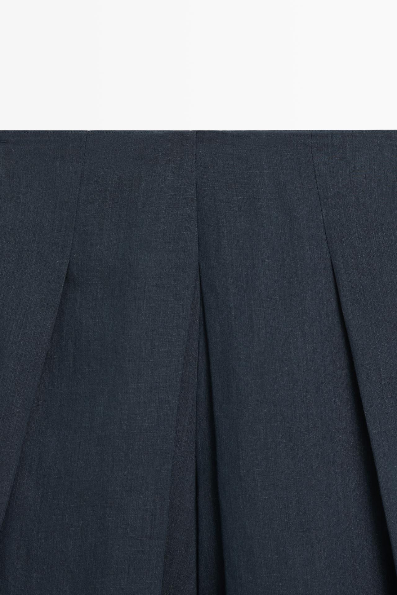 Linen blend Bermuda shorts with pleats — BLUE