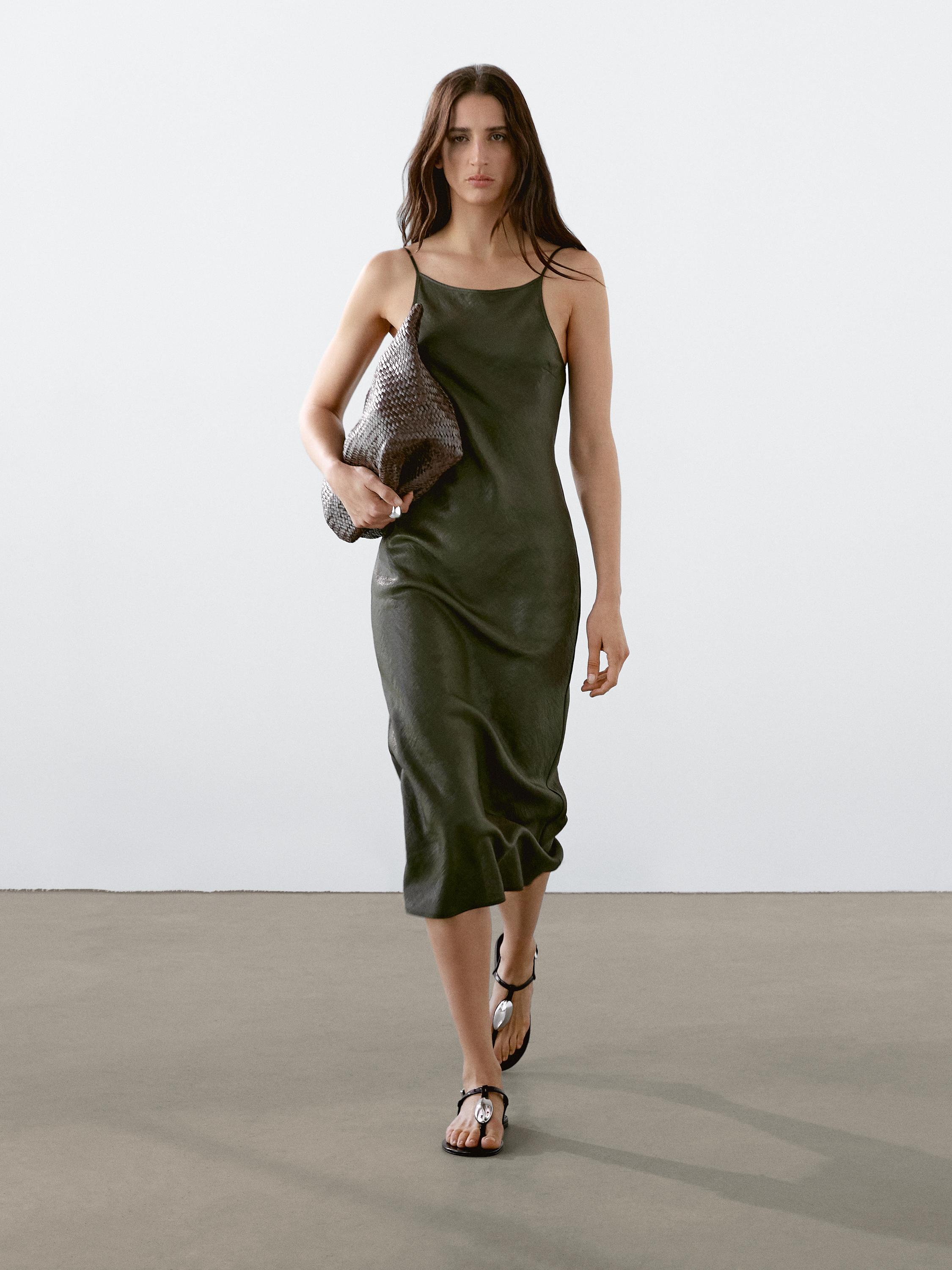 Robe encolure américaine satinée
