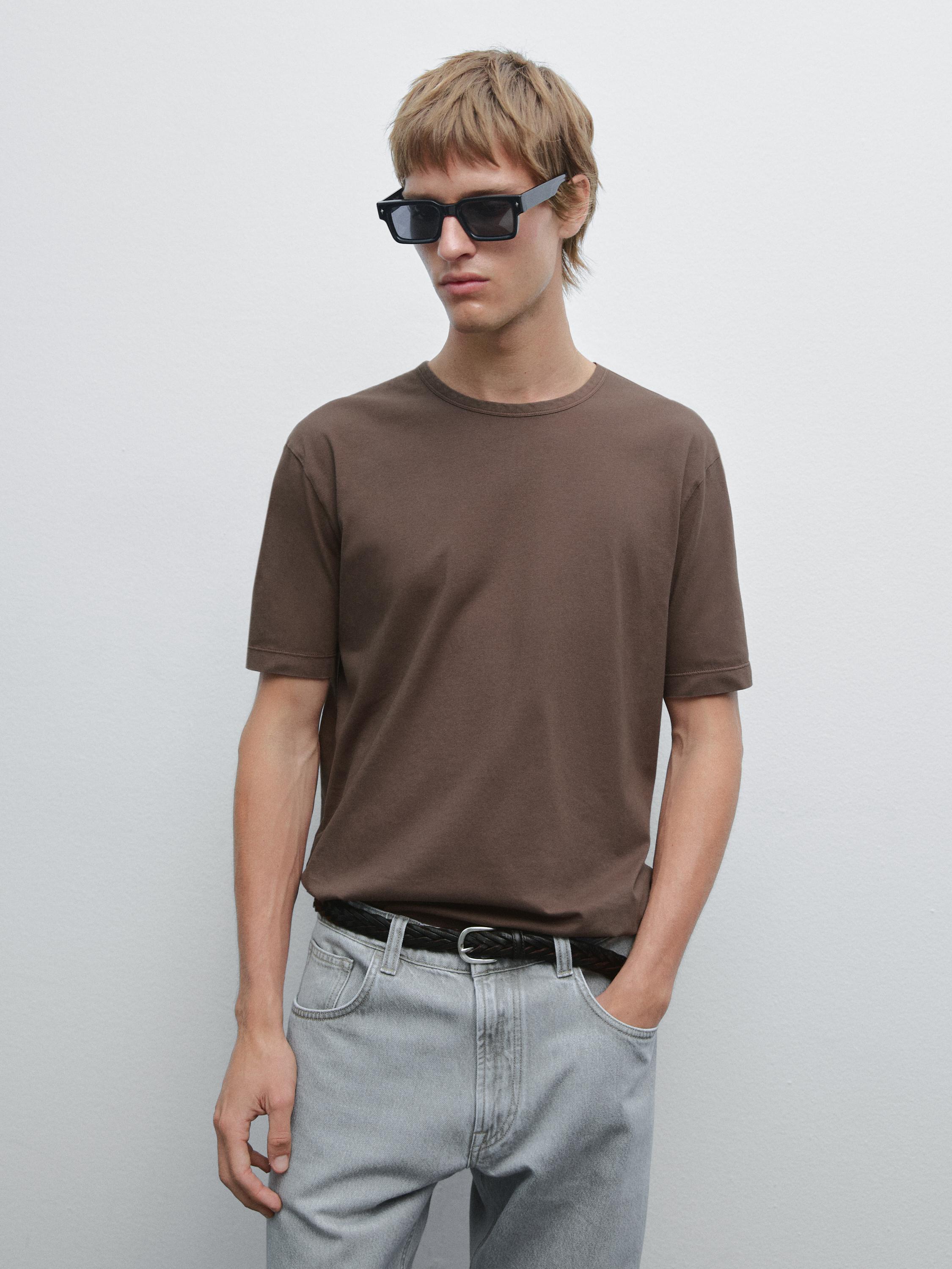 Short sleeve t-shirt with worn effect