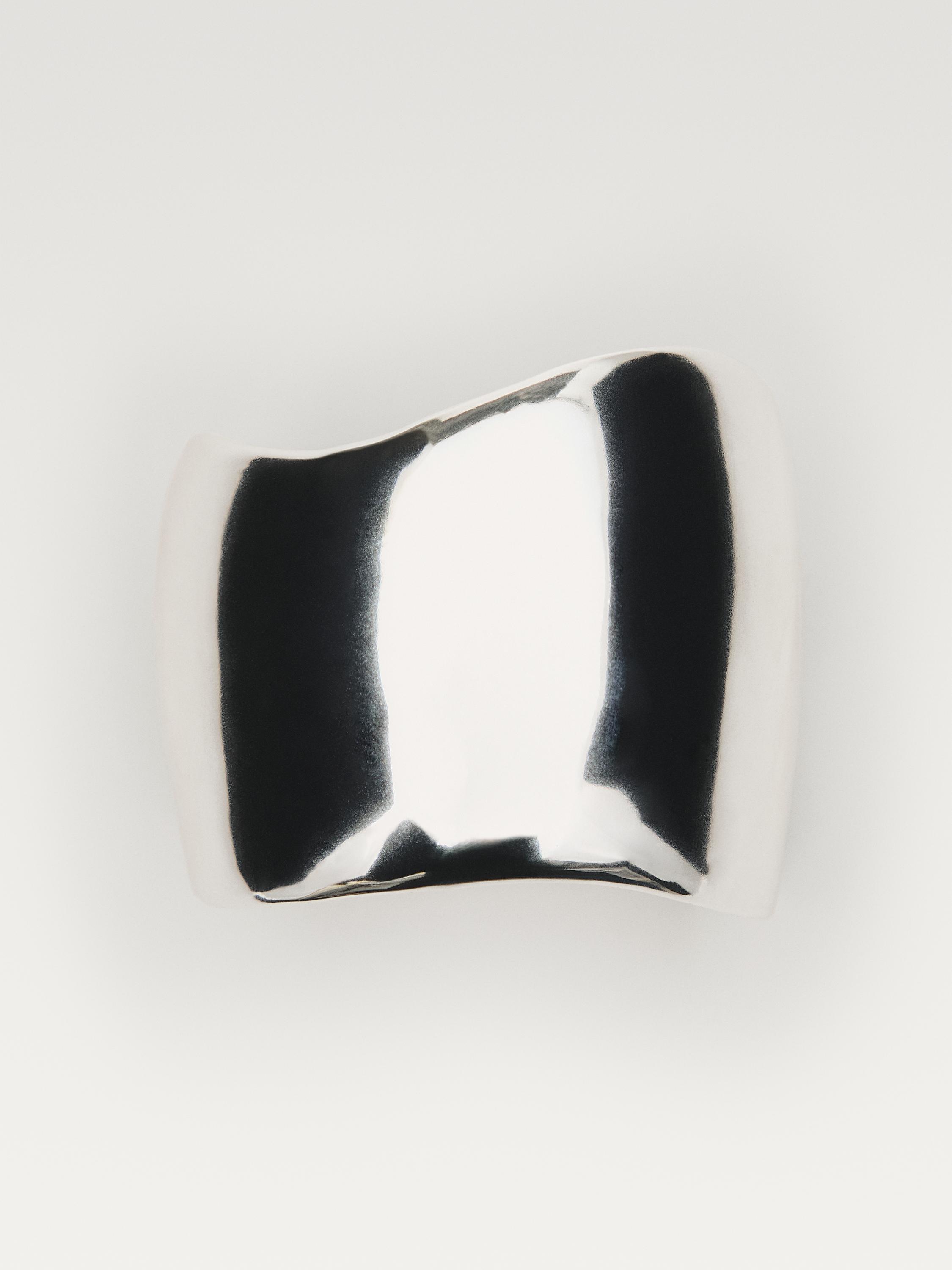 Wide rounded bracelet