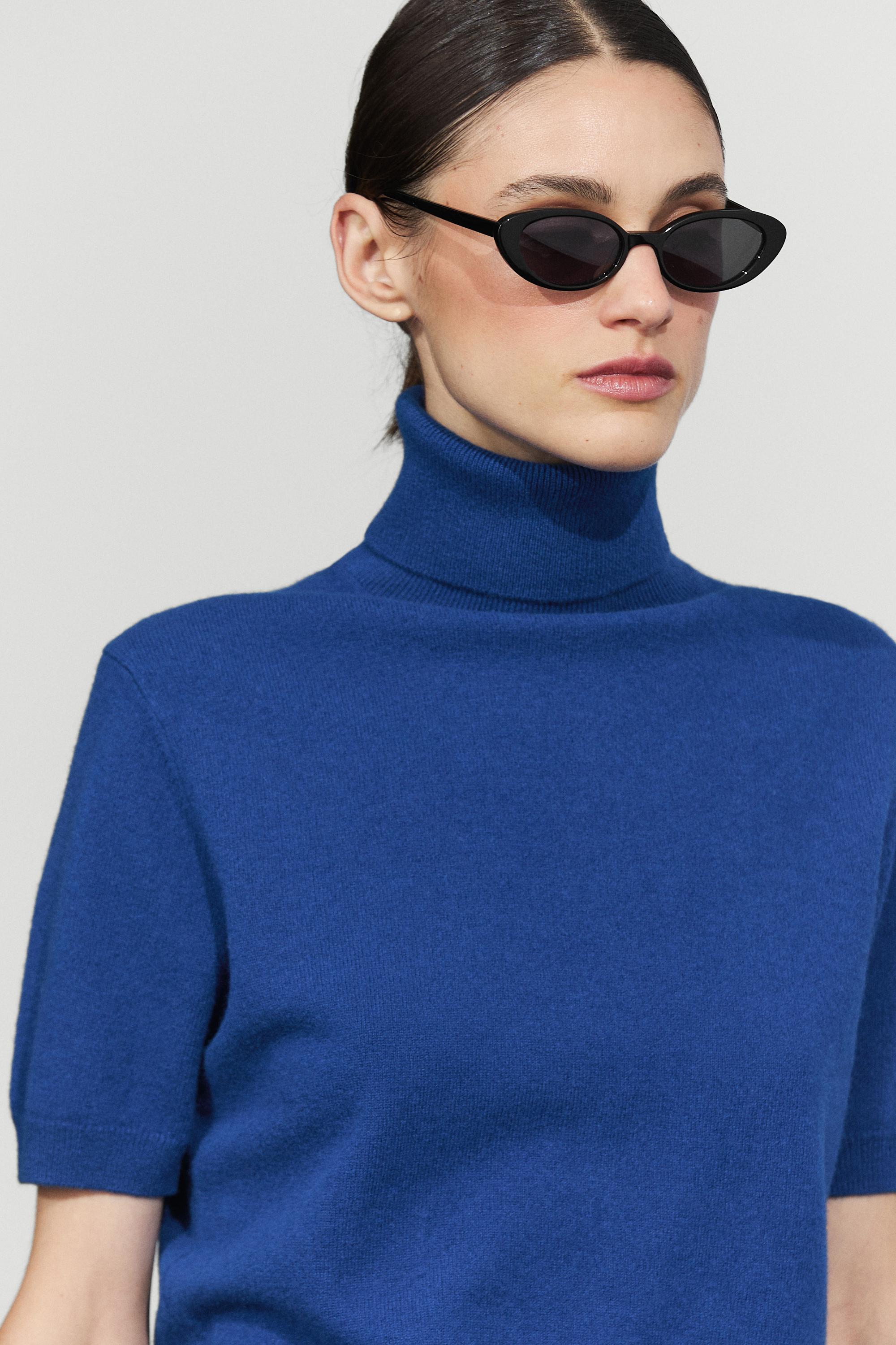 Short sleeve turtleneck knit sweater - thumbnail 5