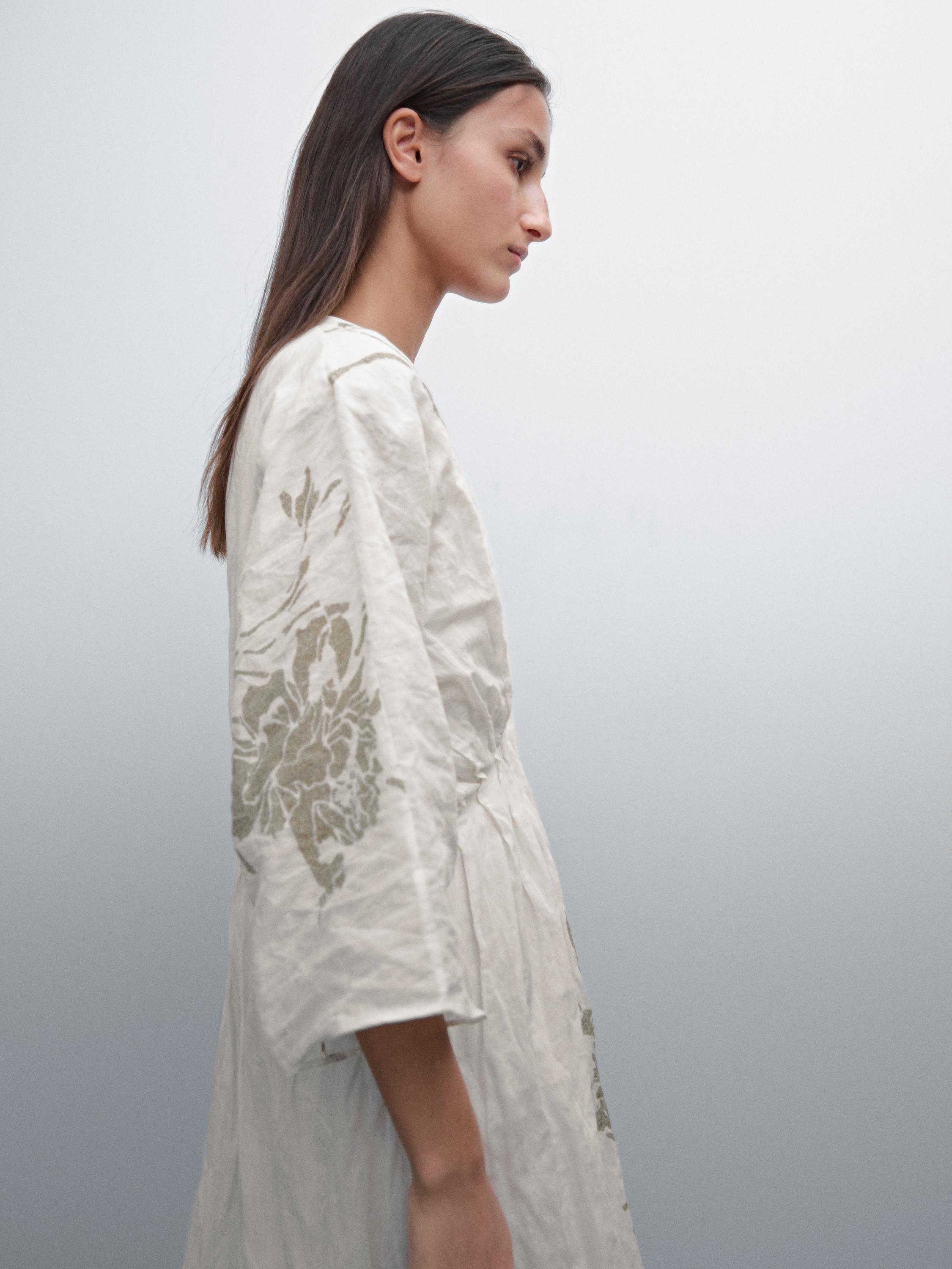 Dress with floral print fabric detail