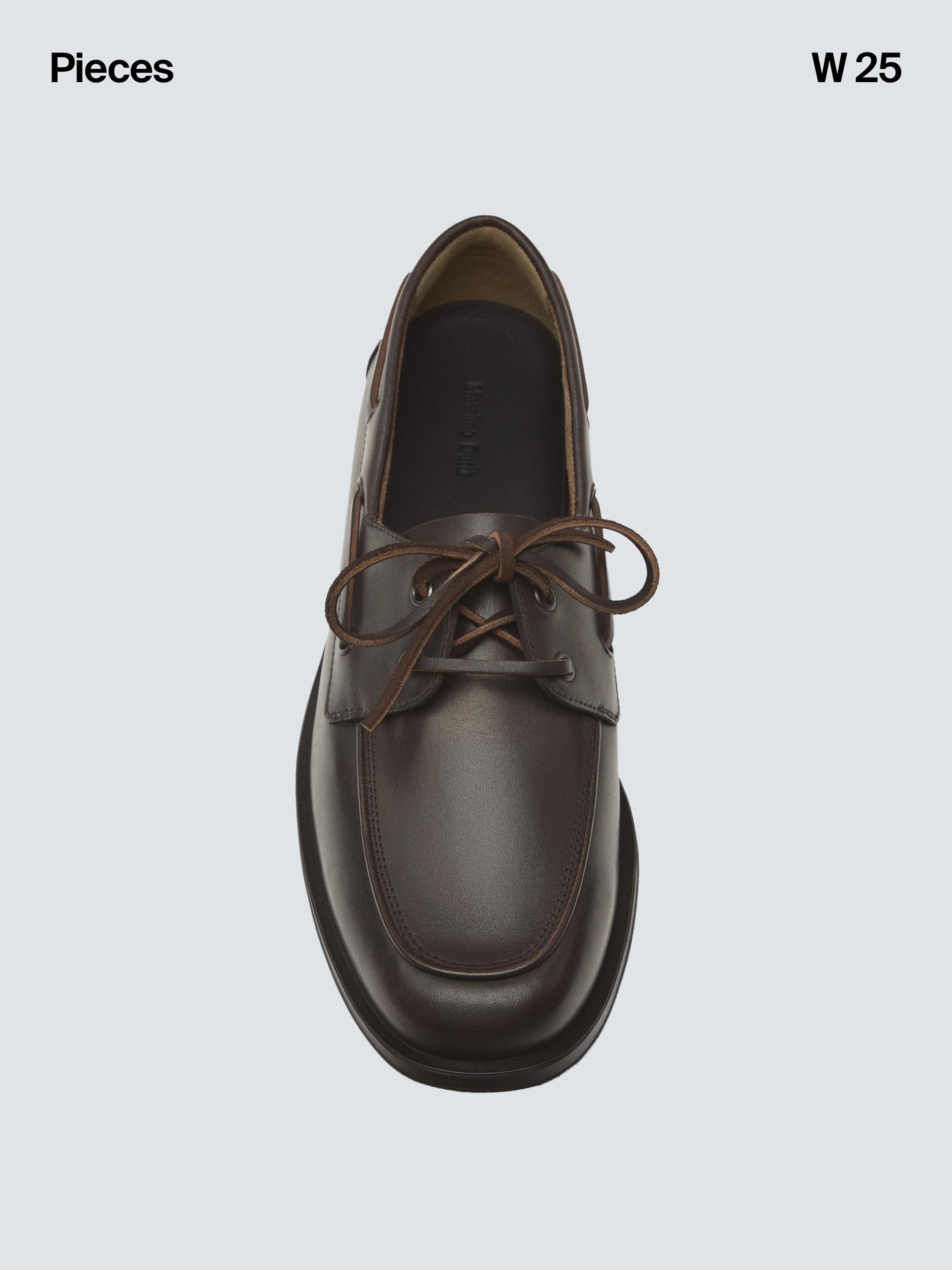 Chaussures bateau en cuir marron