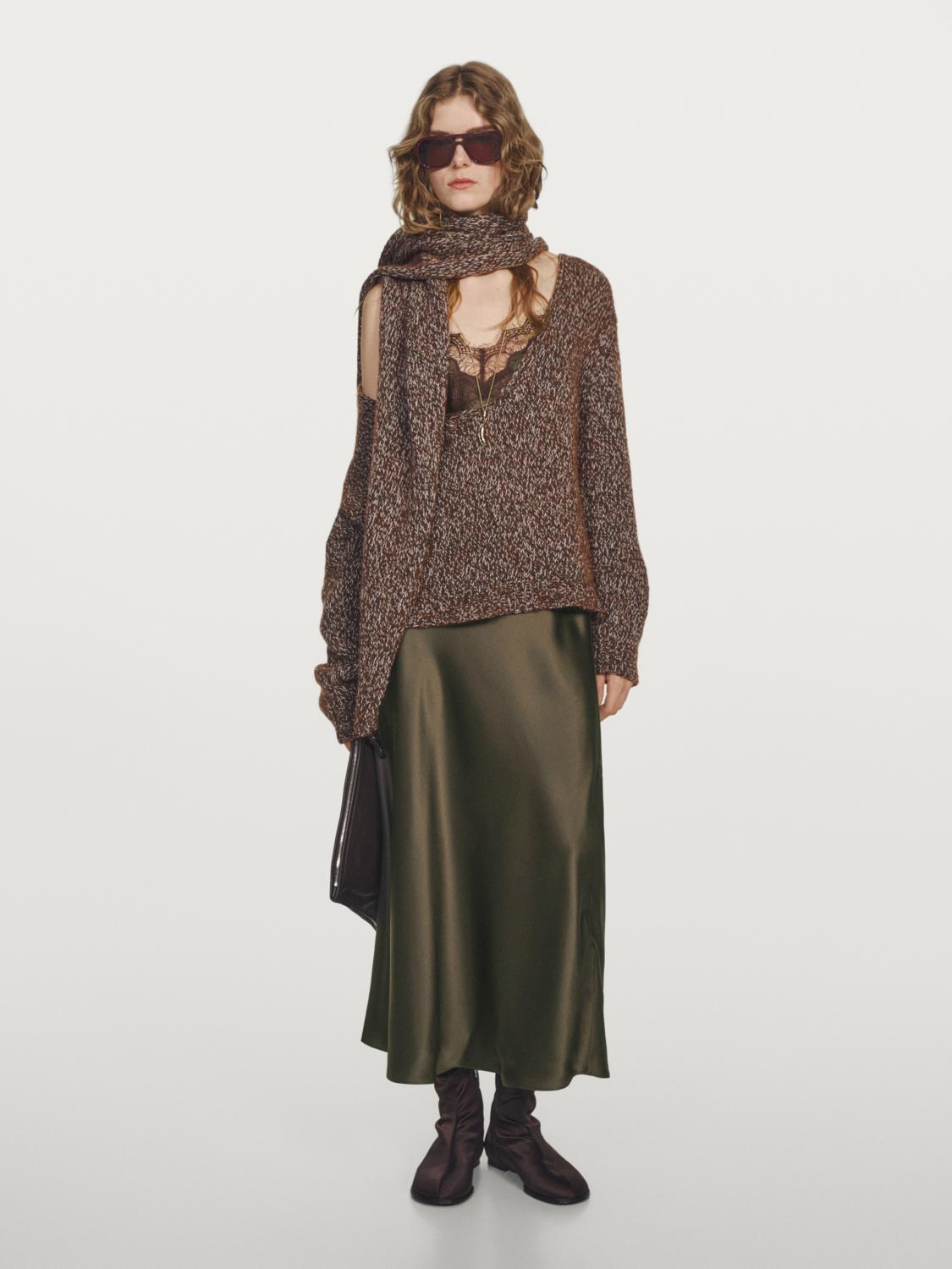 Pullover in maglia con scollo a v e sciarpa - studio