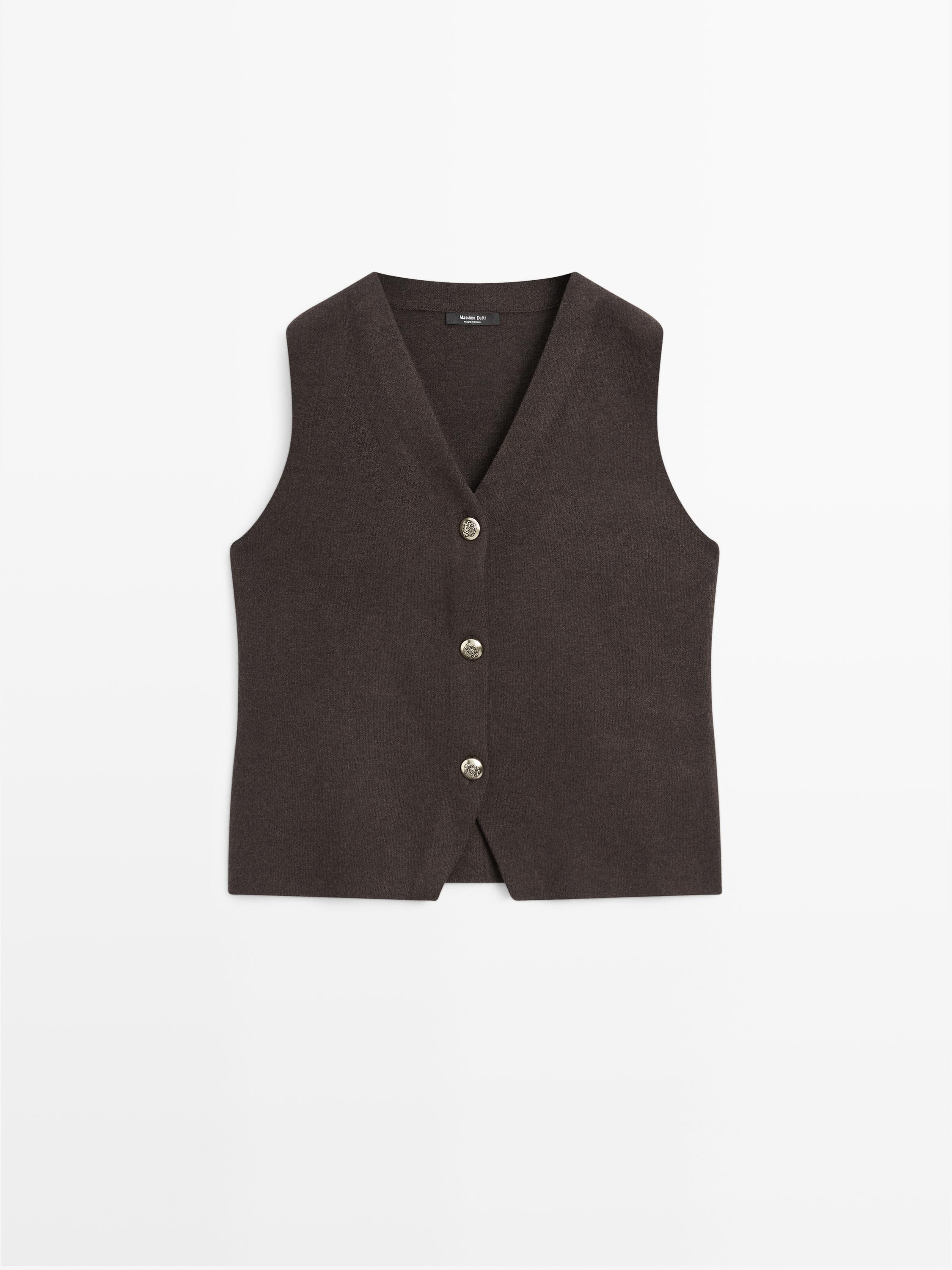 Knit vest with golden buttons