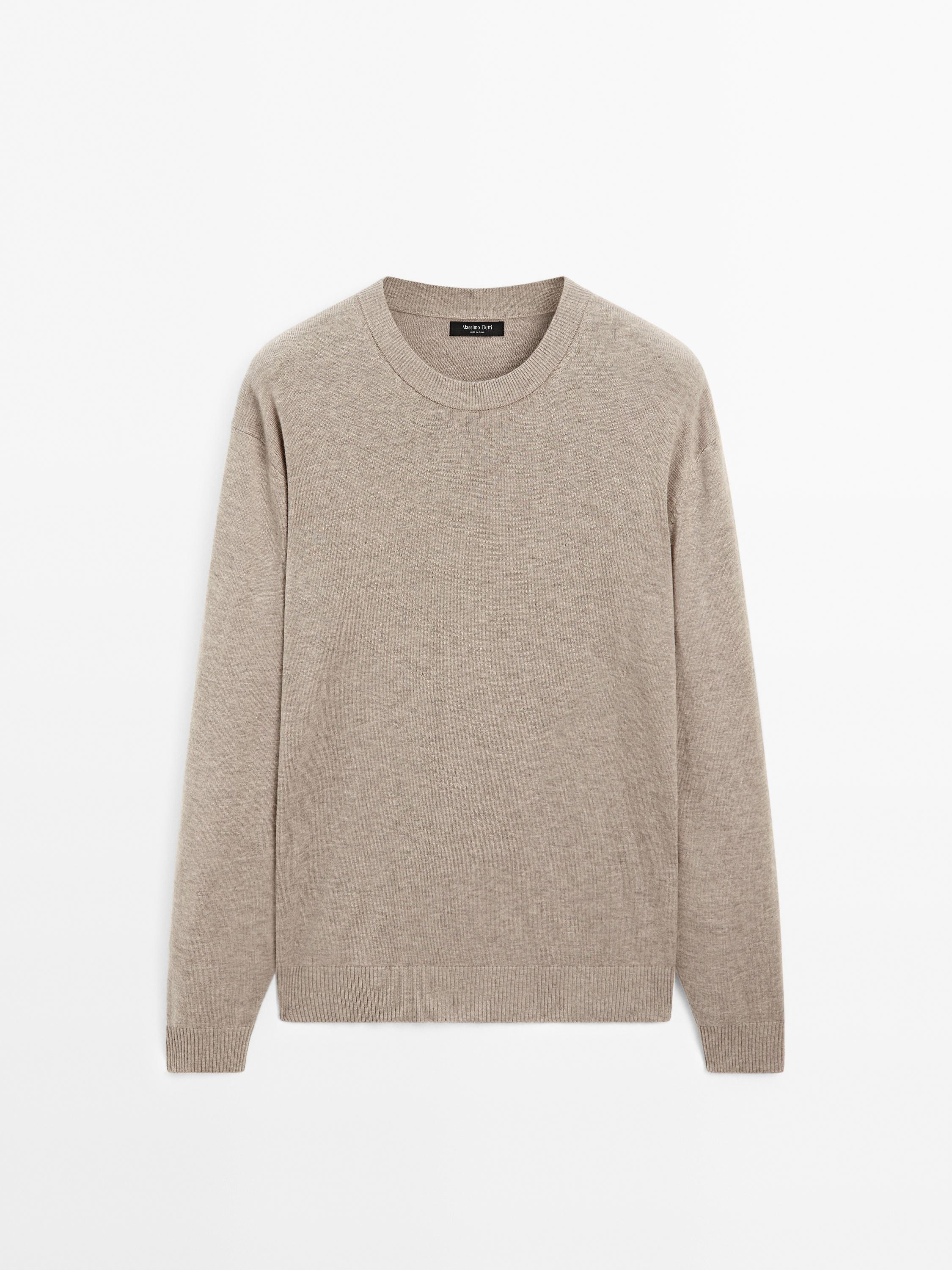Crew neck knit sweater