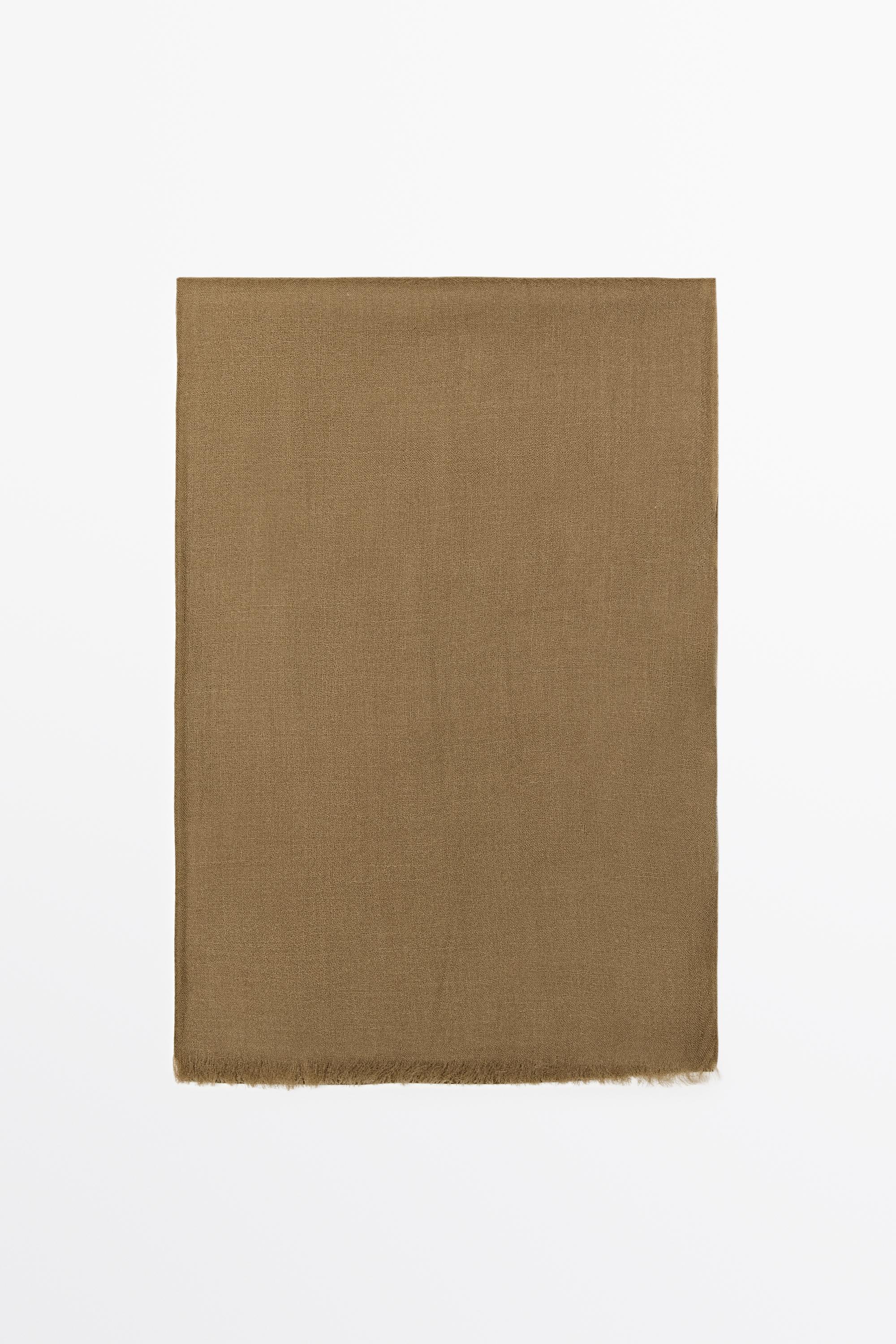 Lightweight 100% wool scarf