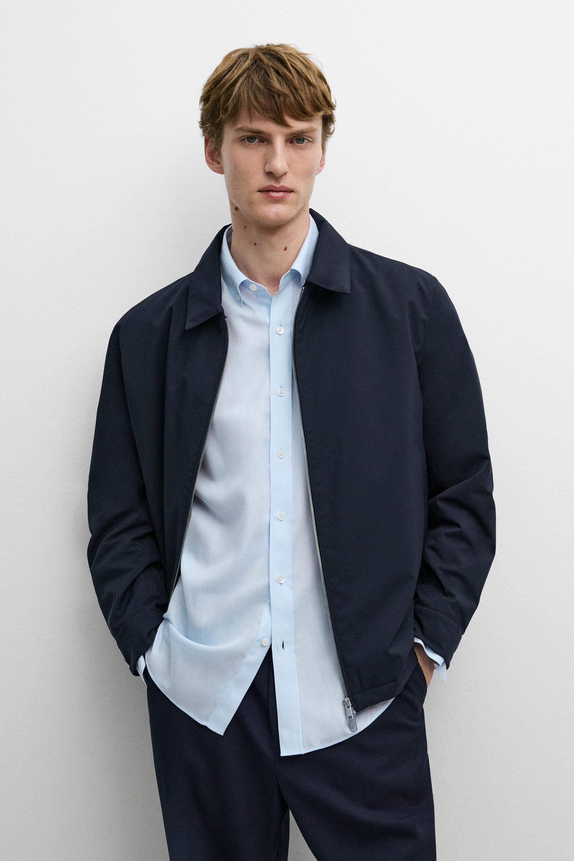Lightweight jacket with collar detail
