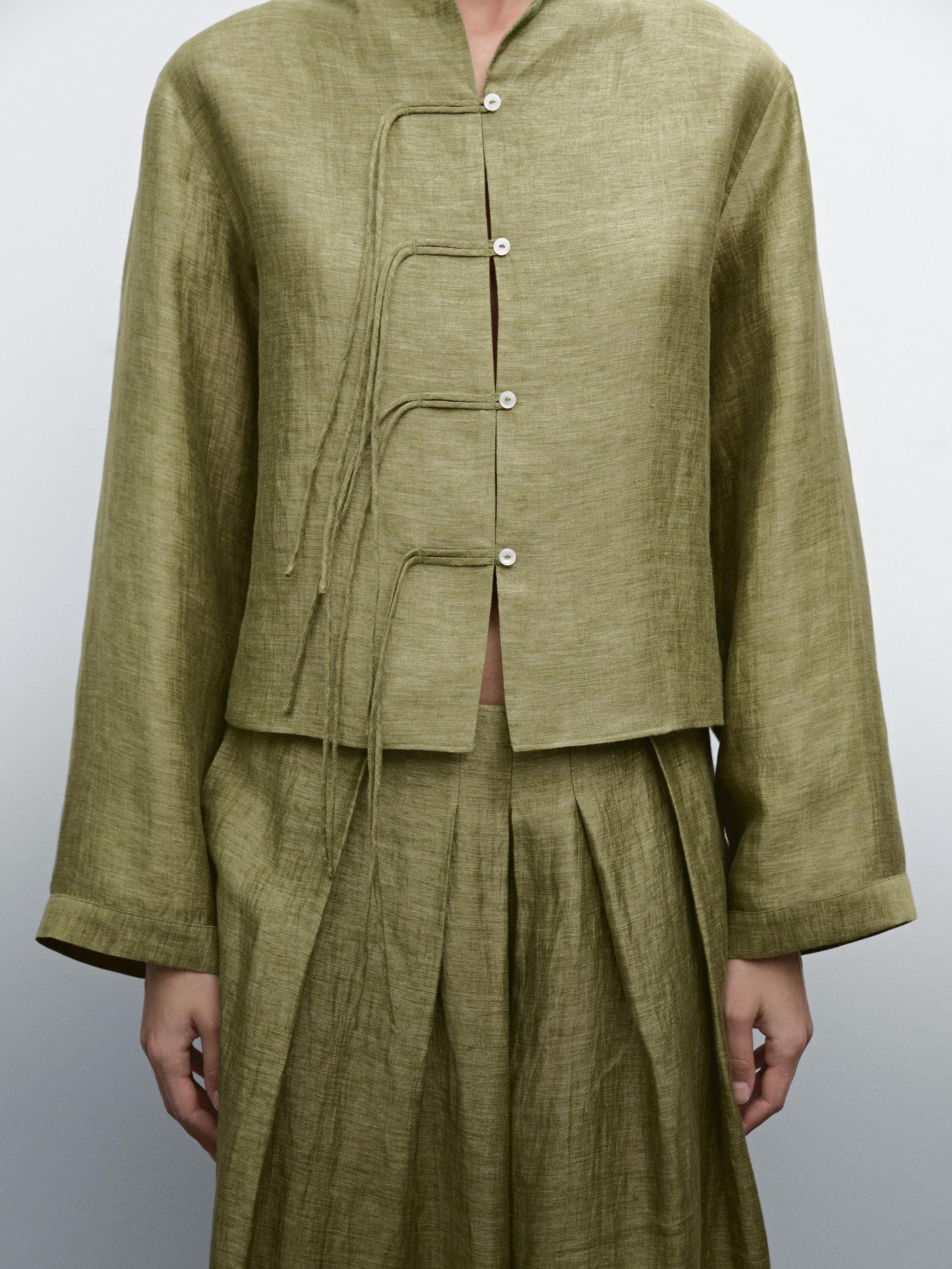 Flowing kimono shirt with button detail