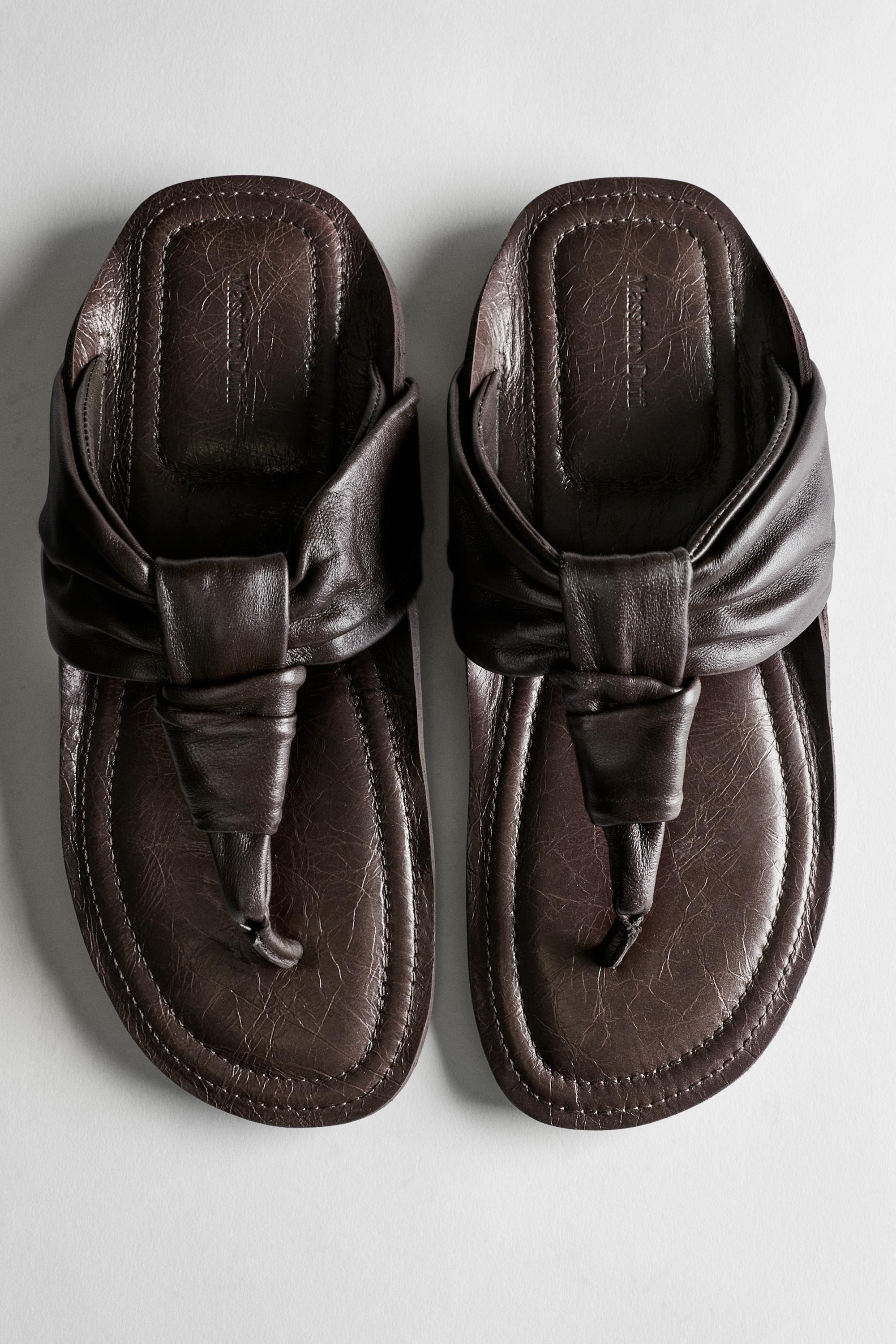 Gathered leather sandals with knot — BROWN