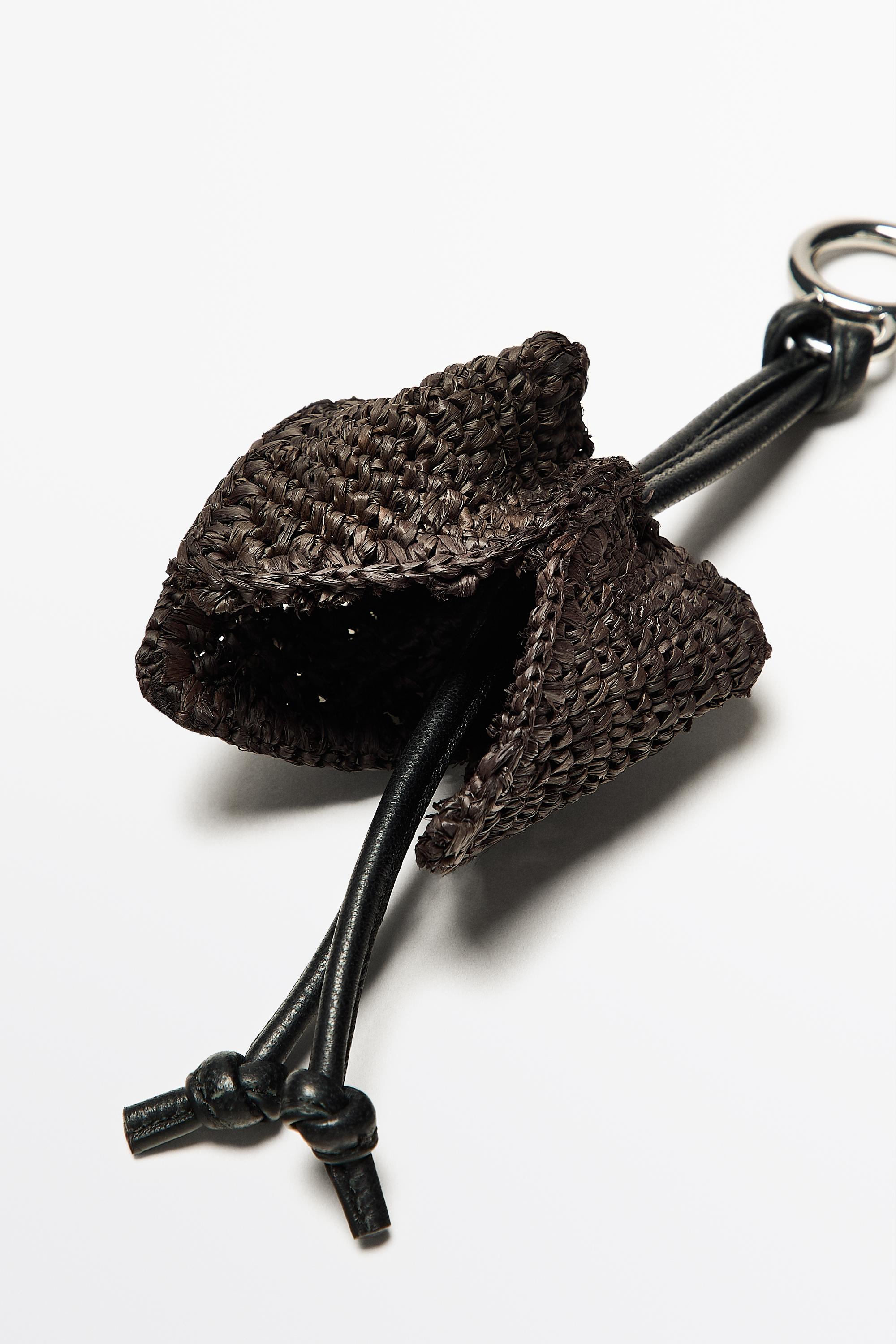 Raffia tulip charm — BROWN