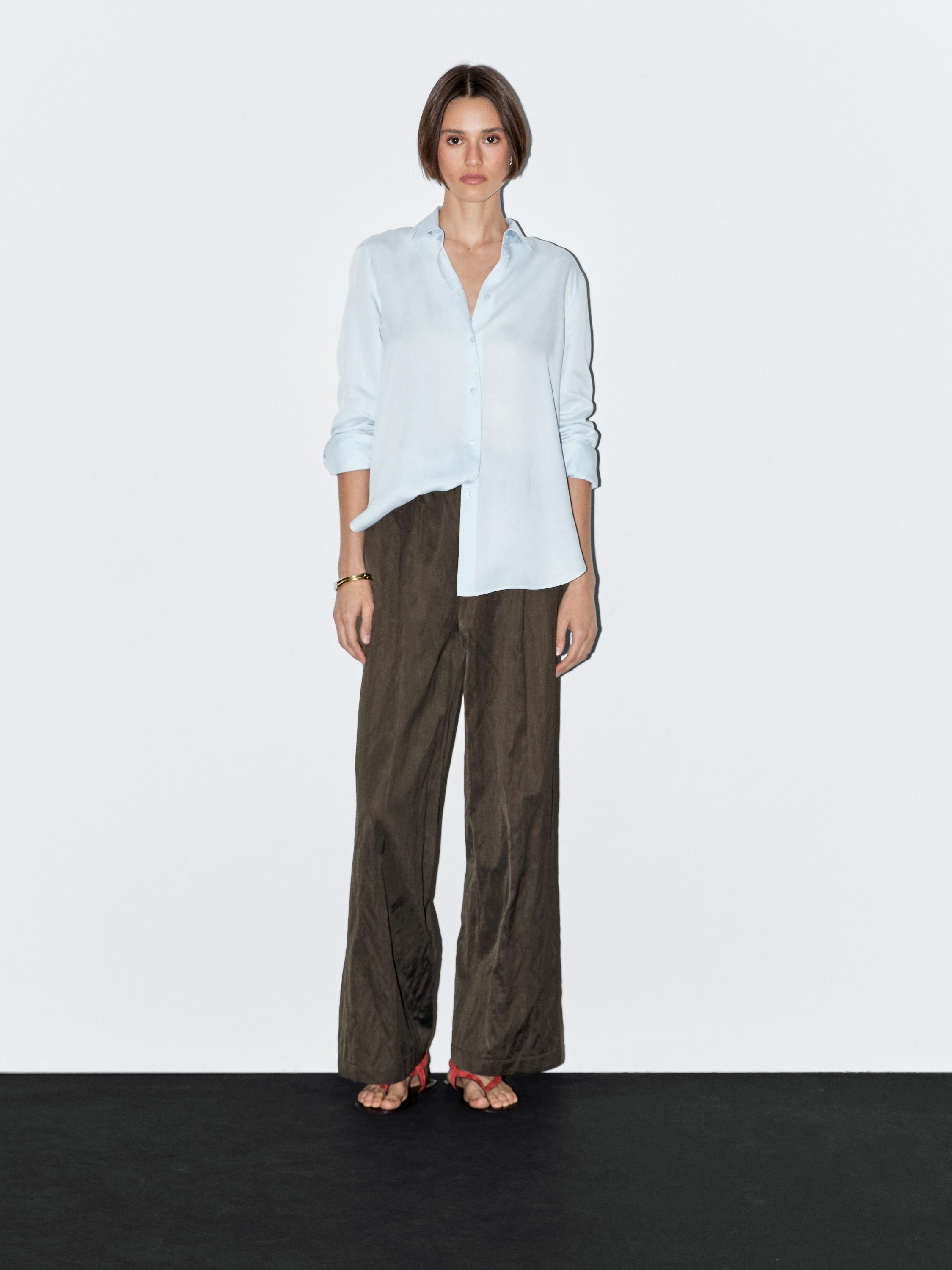 Pantalón ancho satinado efecto arrugado