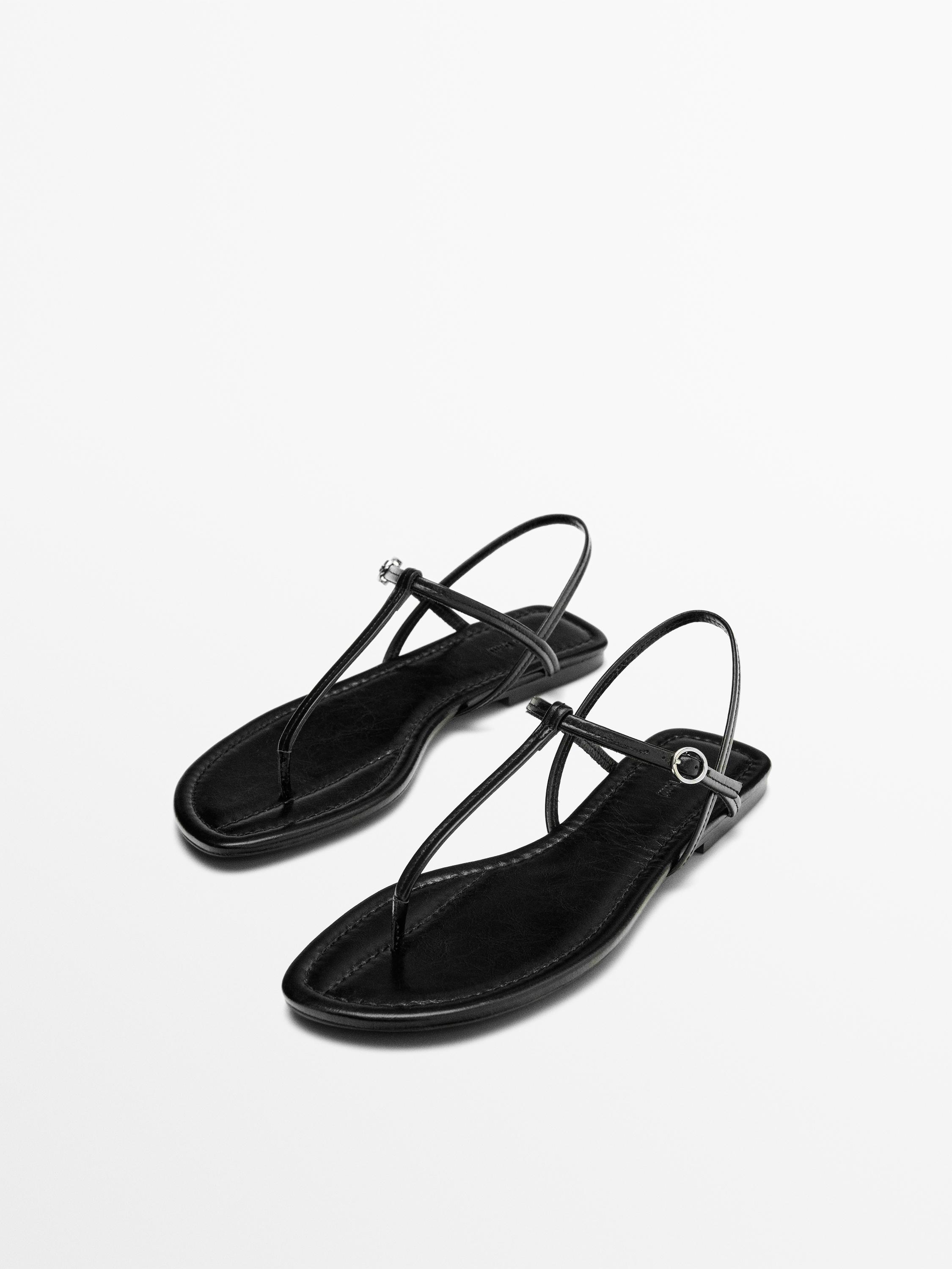 Strappy flat sandals with toe divider — BLACK