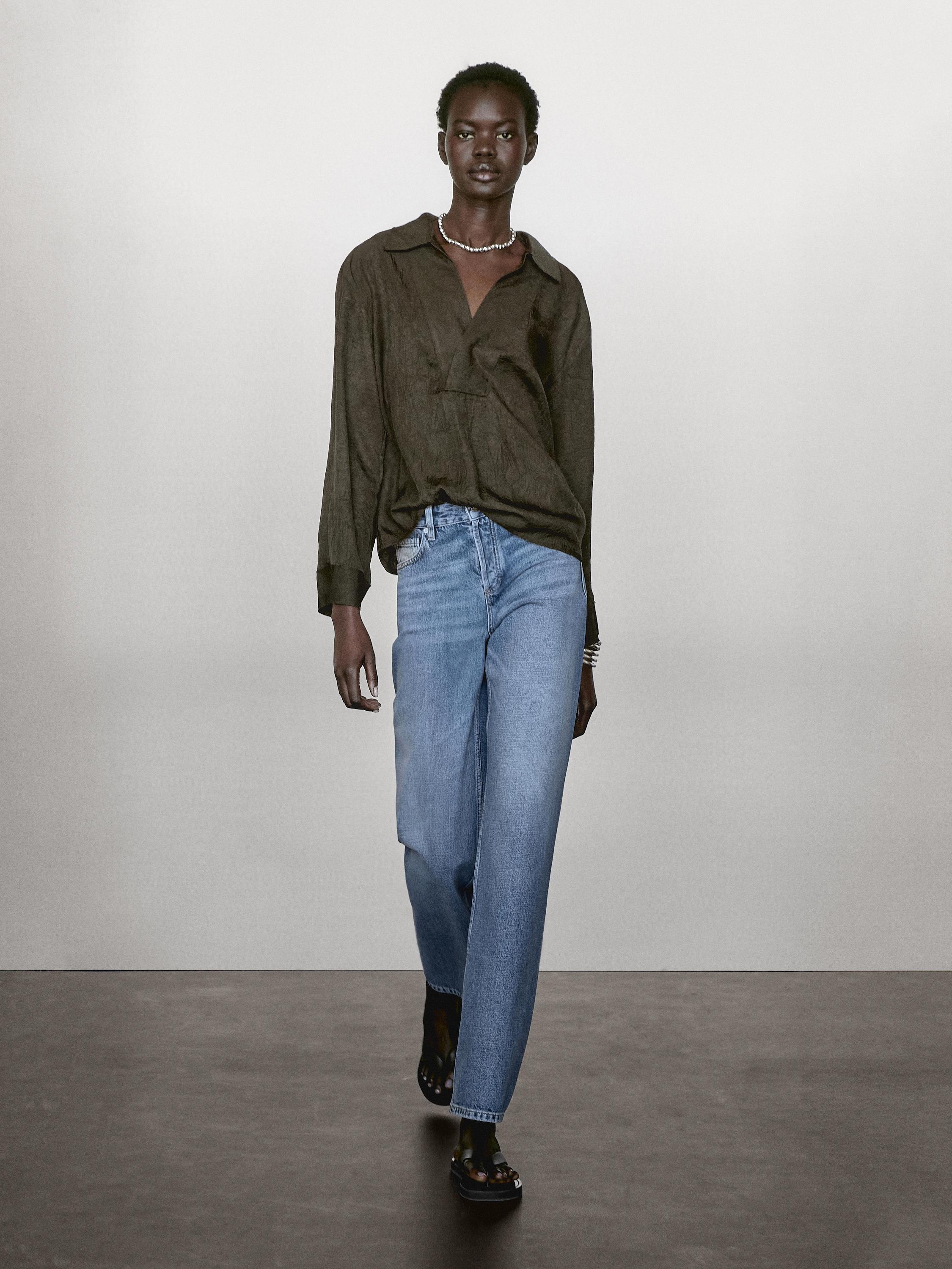 Flowing blouse with polo collar