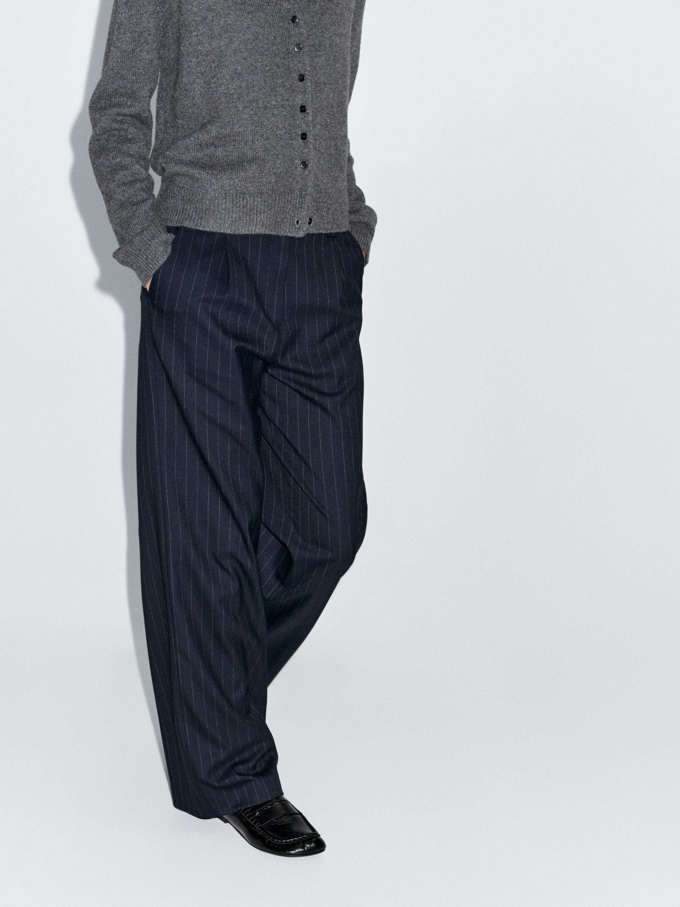 Pantalone širokih nogavica sa tankim prugama