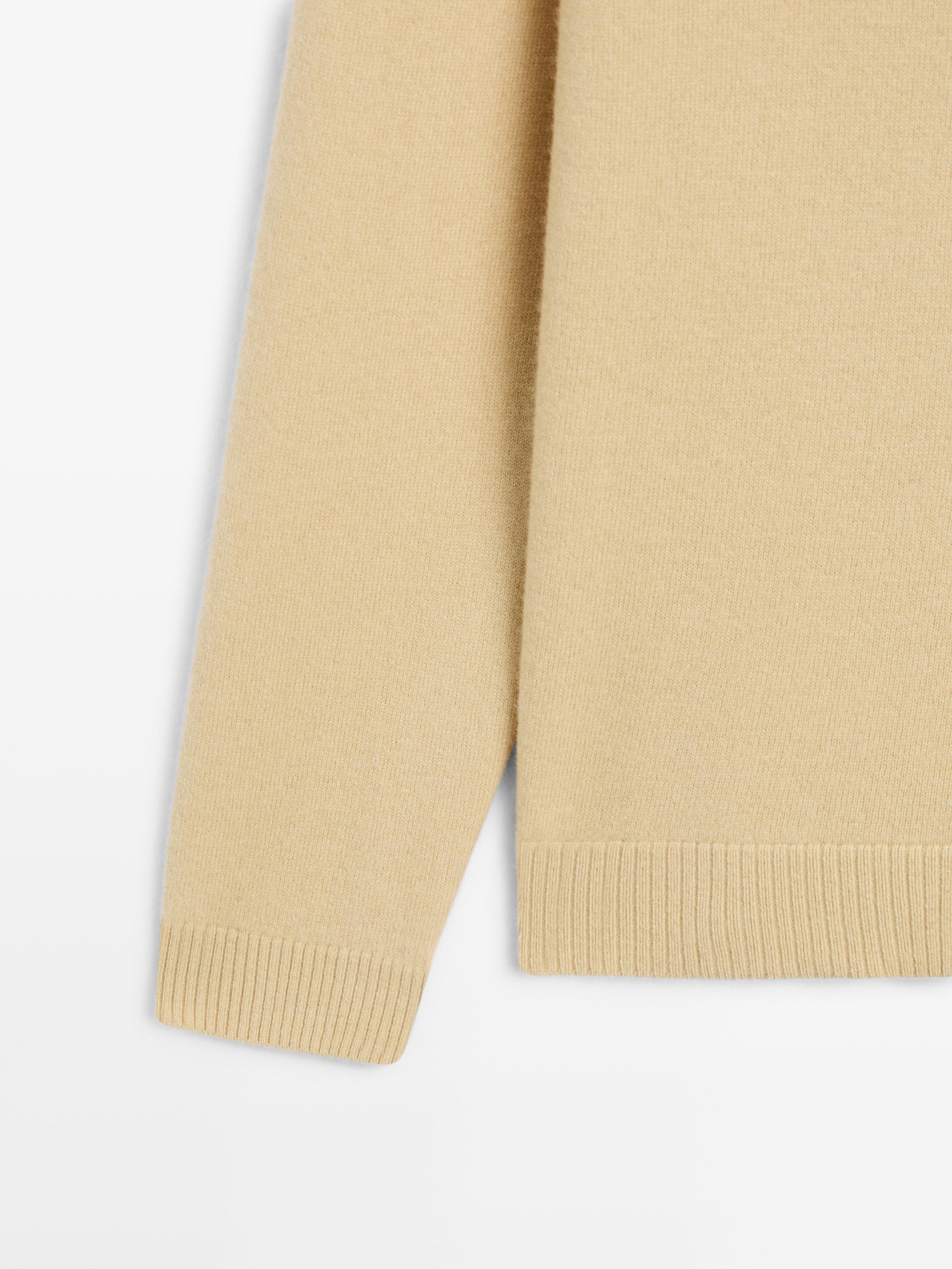 Knitted jumper round neck wool blend