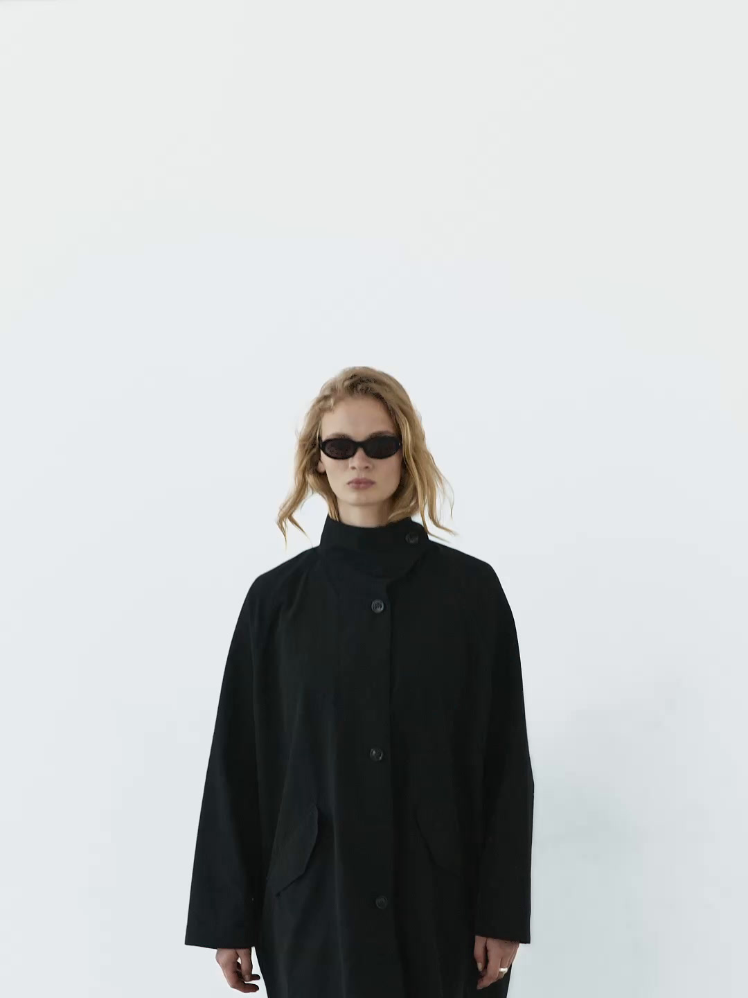 Oversize flowing trench coat in water-repellent fabric