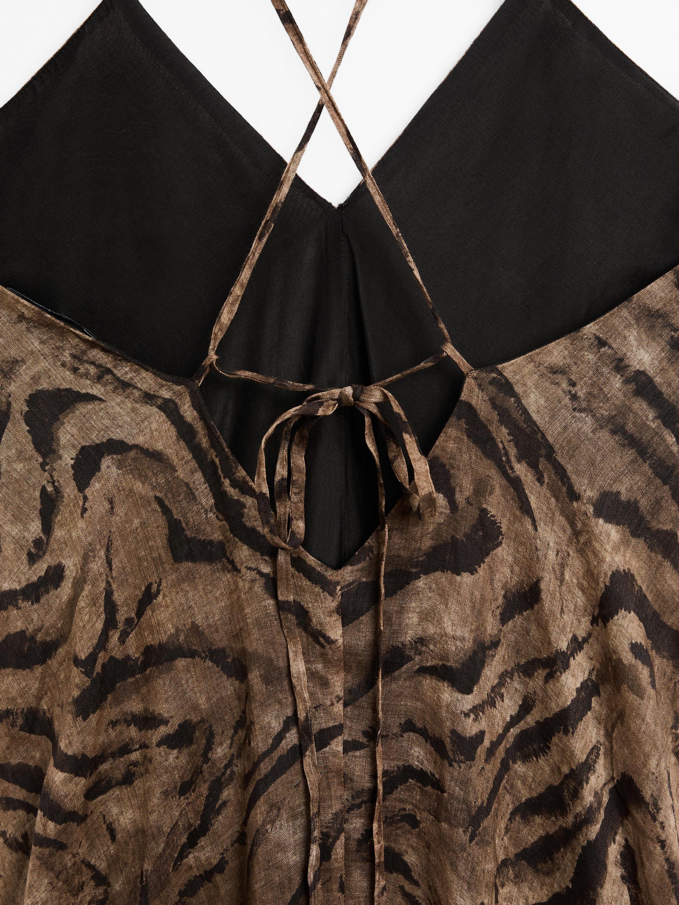 Langes Kleid aus Ramiemischgewebe mit Animalprint