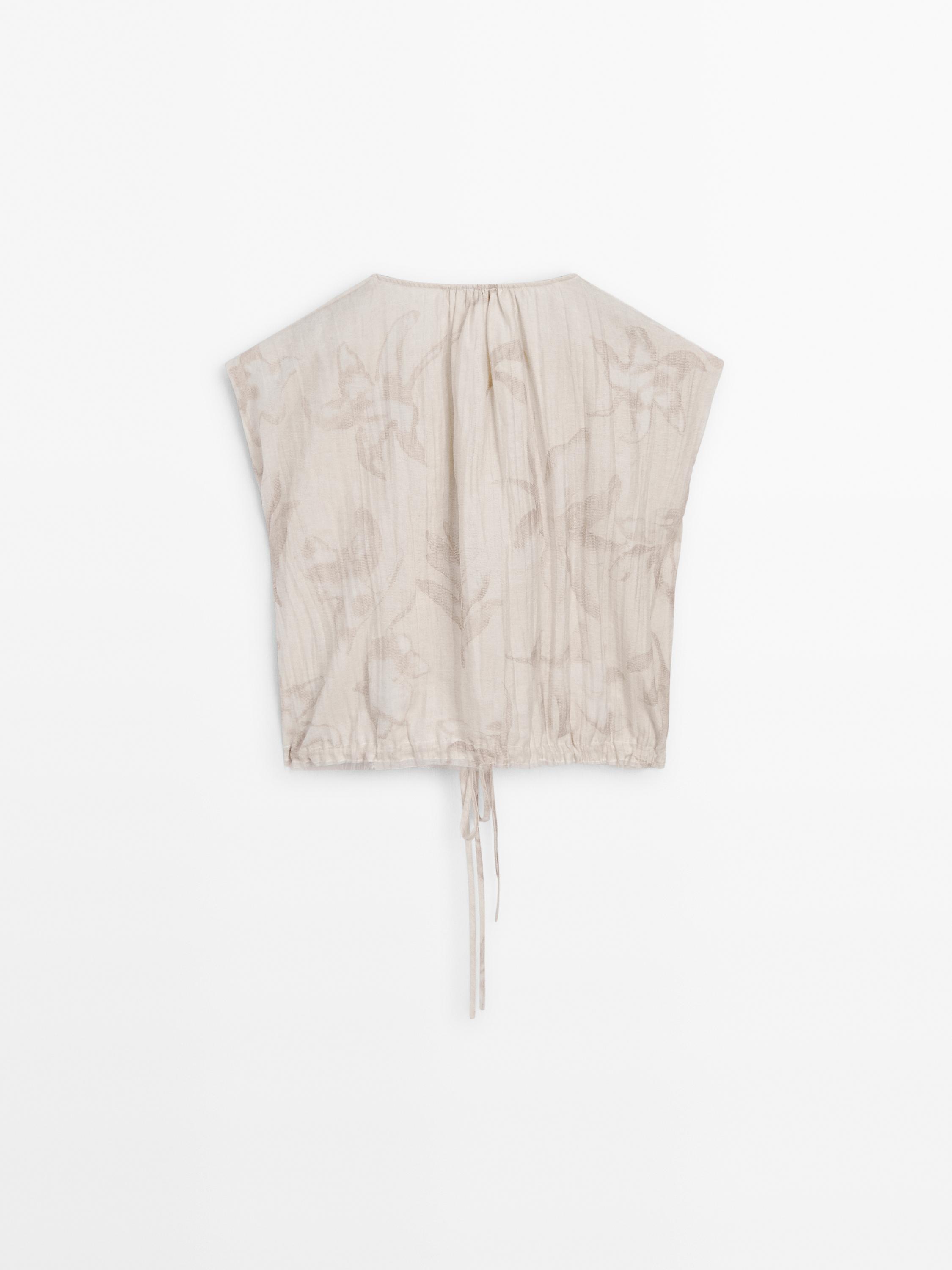 Gathered top with tie fastening