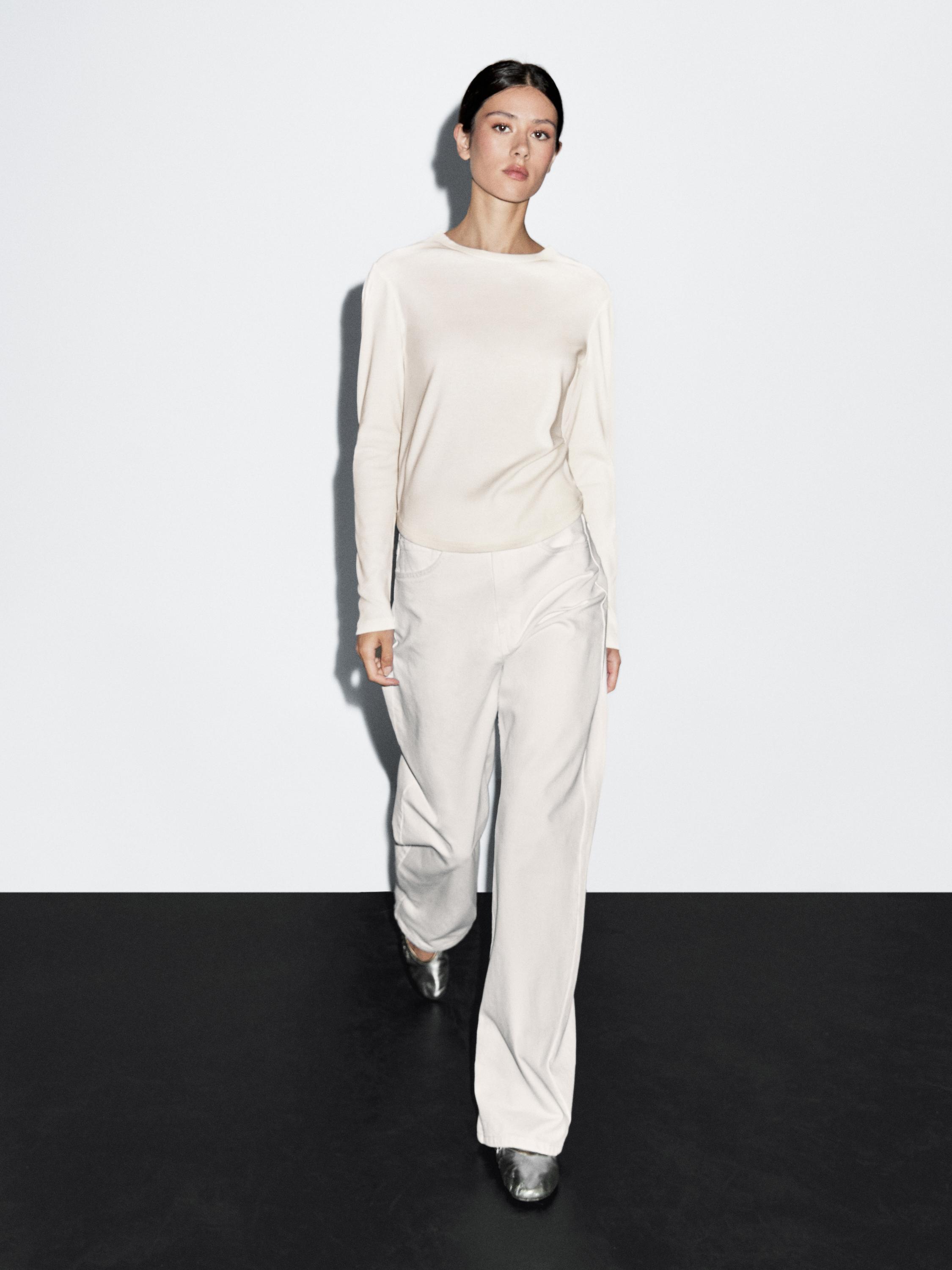 Long sleeve T-shirt with rounded hem