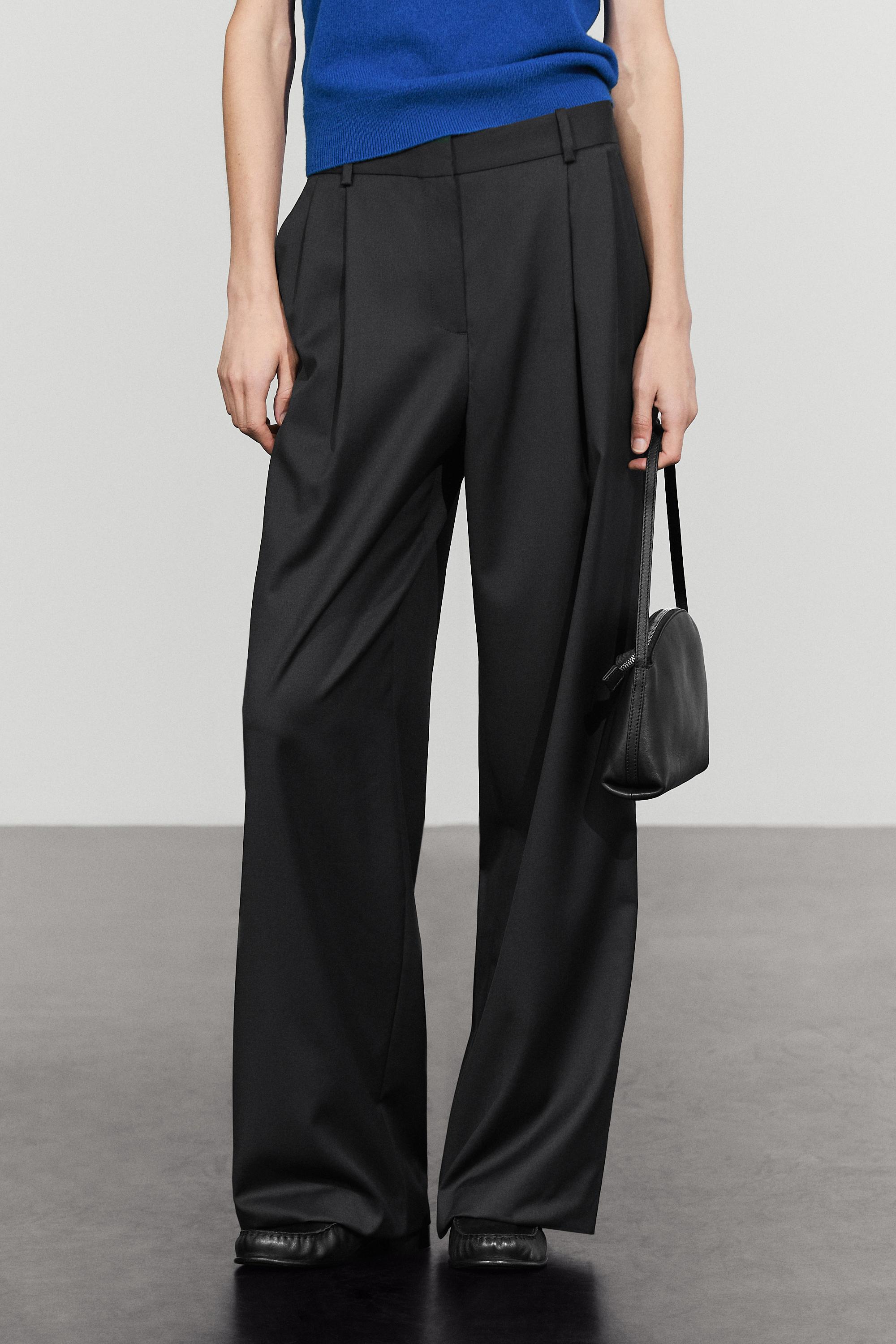 Pleated extra fine wool trousers