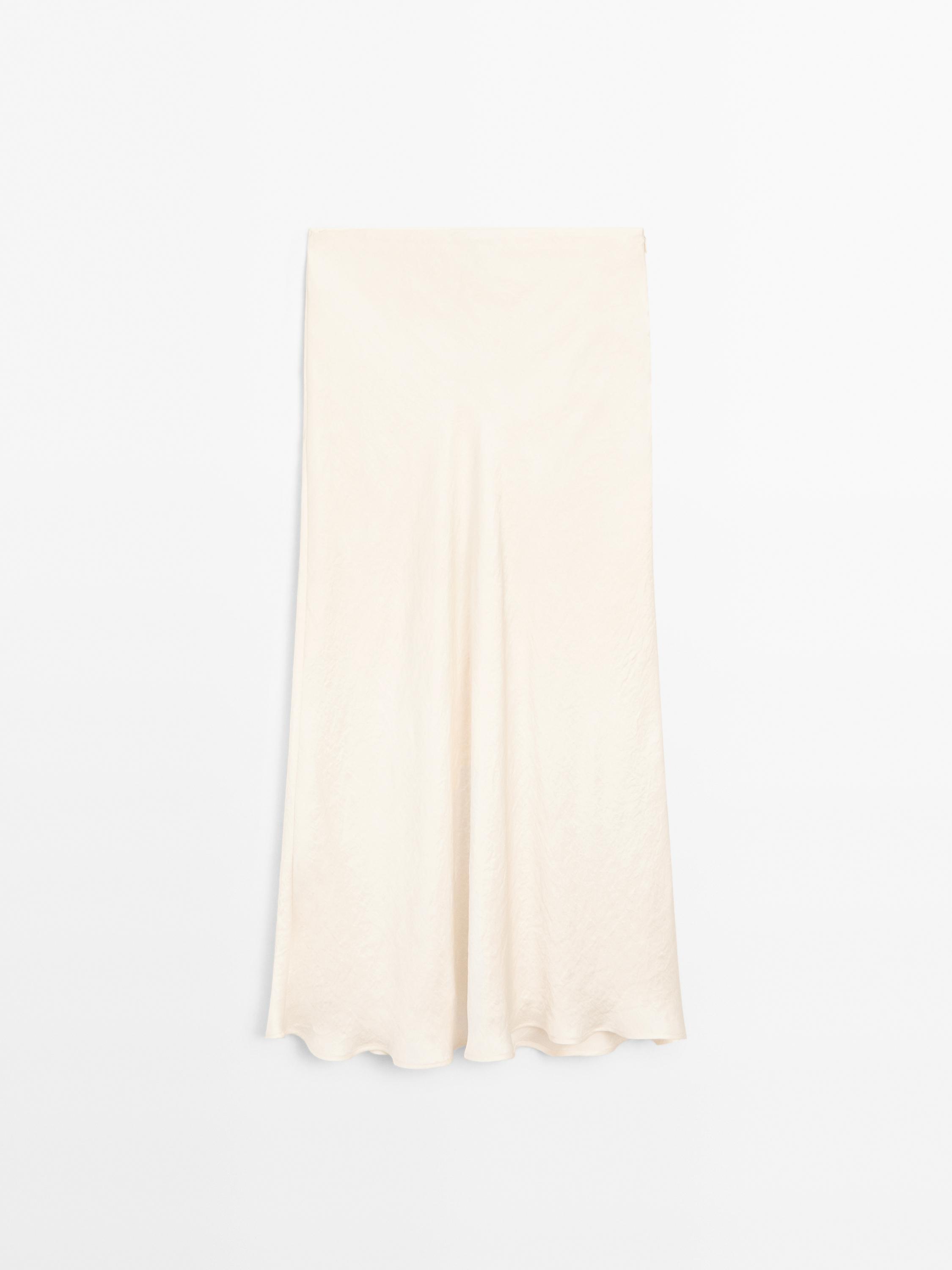 Splývavá saténová midi sukňa