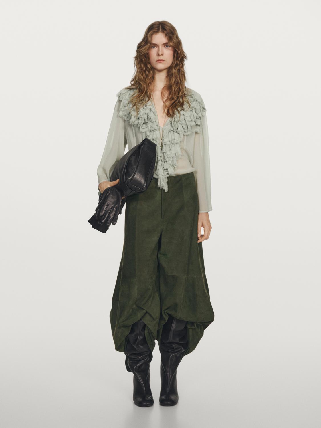 Fließende Bluse mit Volants am Ausschnitt - STUDIO