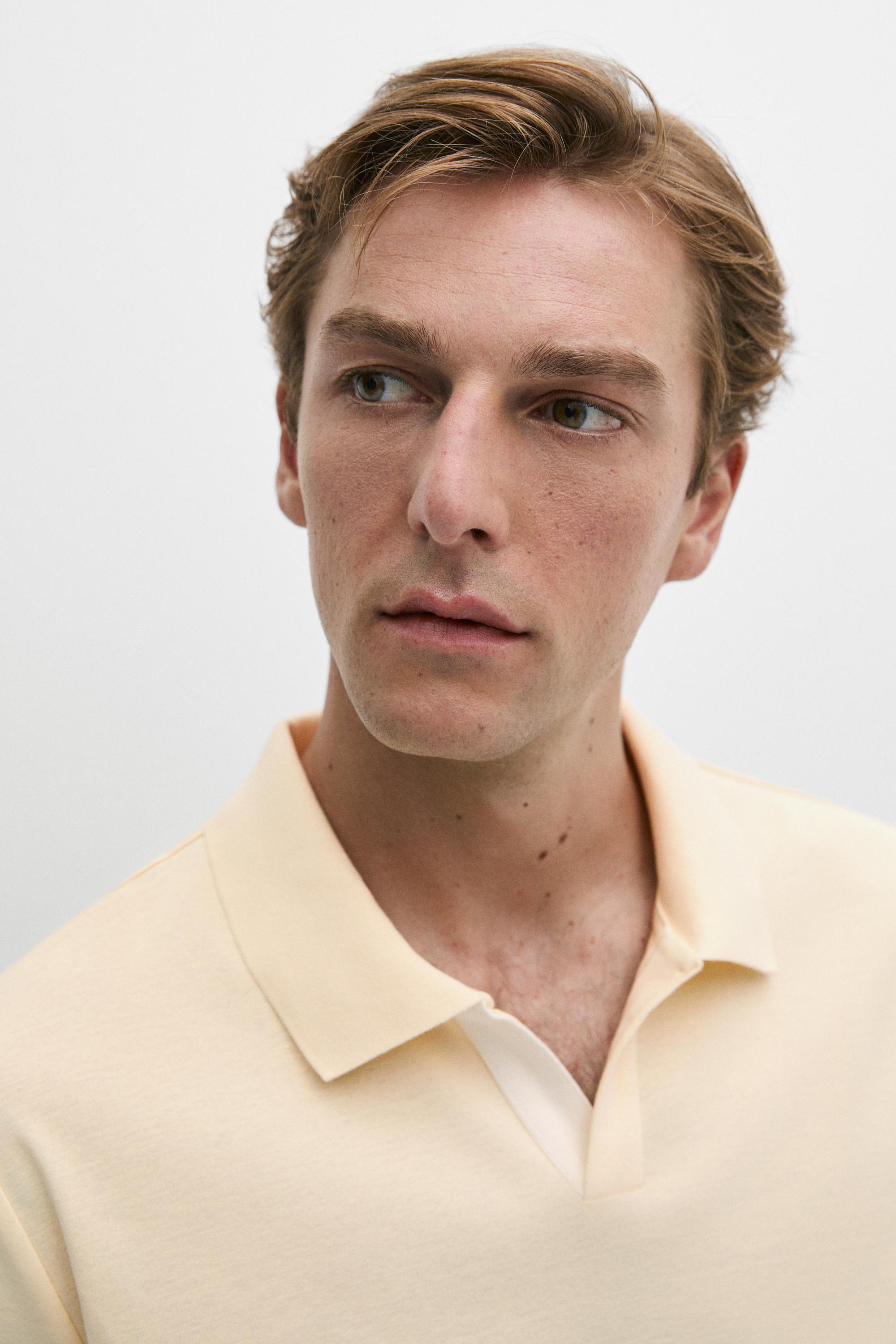 Short sleeve V-neck polo shirt — YELLOW