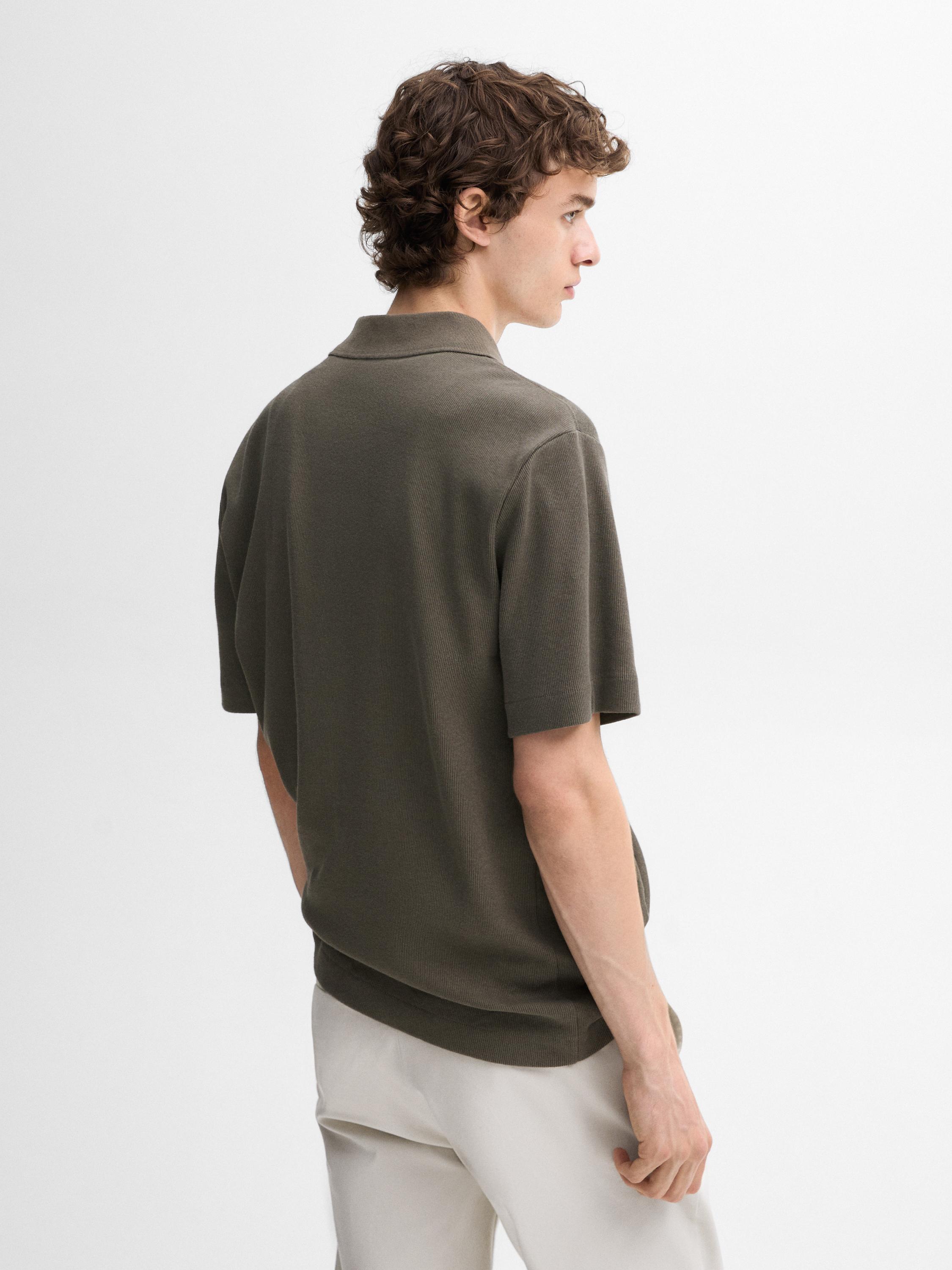 قميص بولو مضلع بأكمام قصيرة