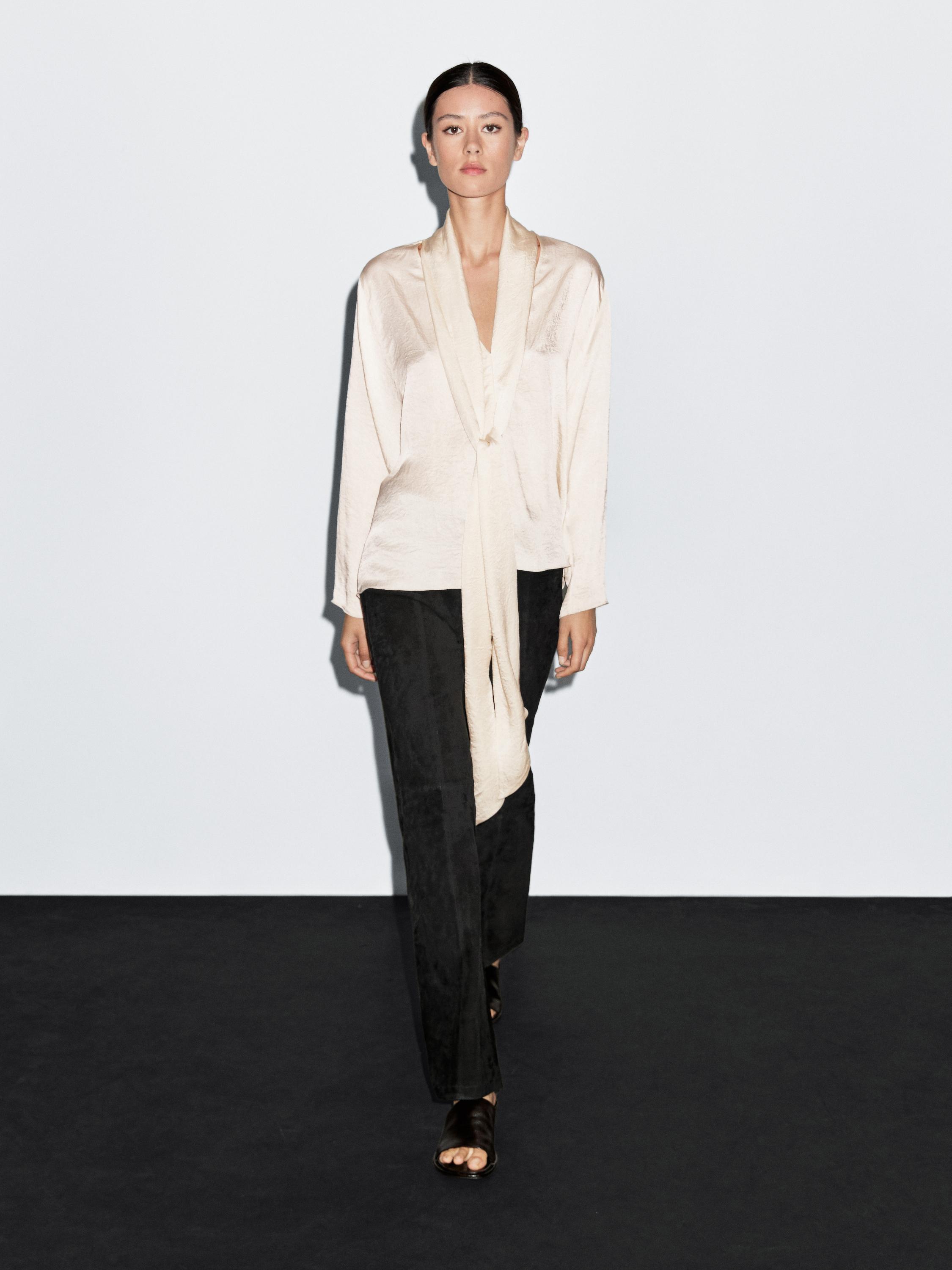 Soepelvallende blouse met strik