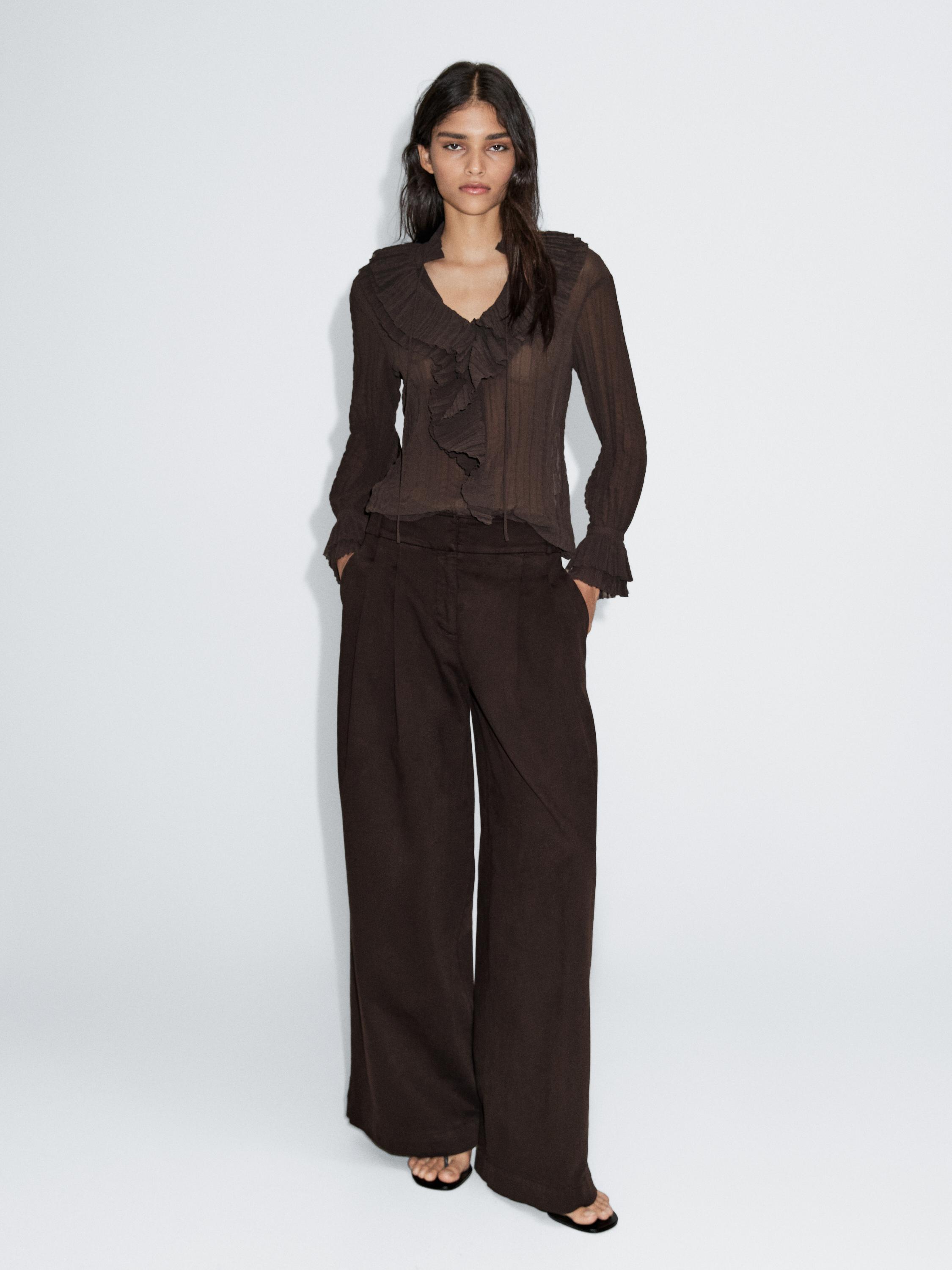 قميص بكسرات وتفصيل بكشكش